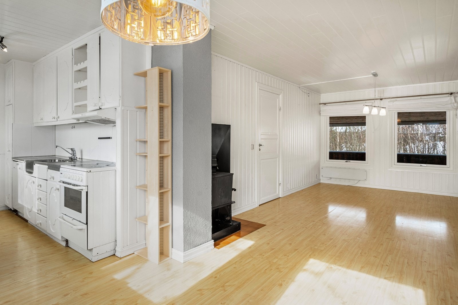 Fra stuen kommer du inn til kjøkkenet. Galleribilde