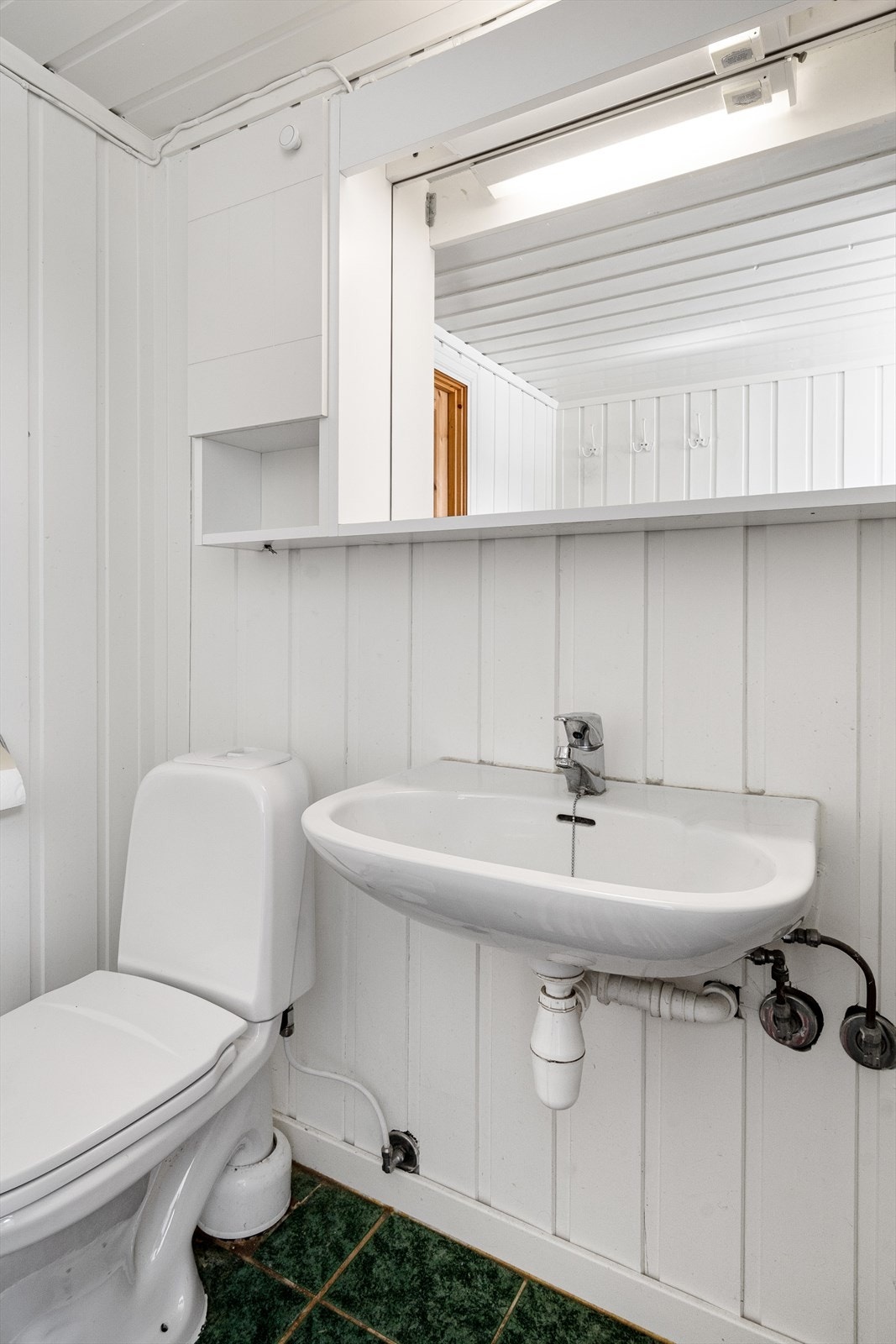 Bad/vaskerom i underetasjen. Galleribilde