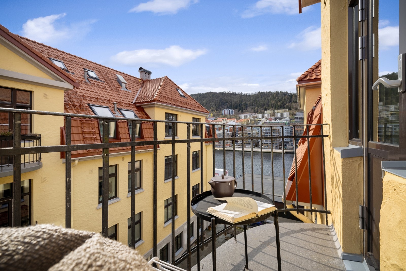 Her kan man nyte formiddagssolen, før man trekker over til motsatt side på ettermiddagen. Galleribilde