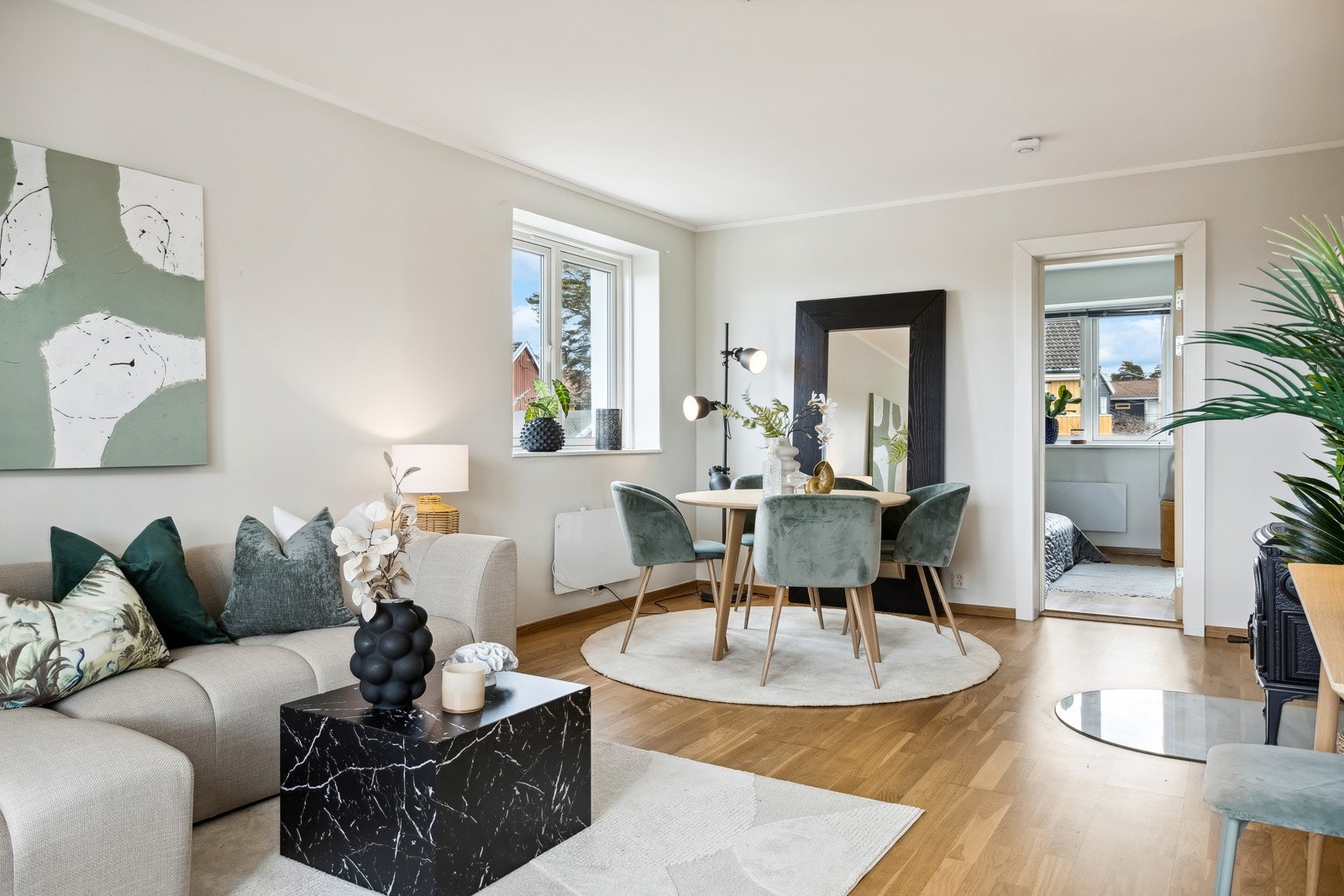 Endeleilighet med ekstra vindu i stue som gir godt med lys inn. Galleribilde