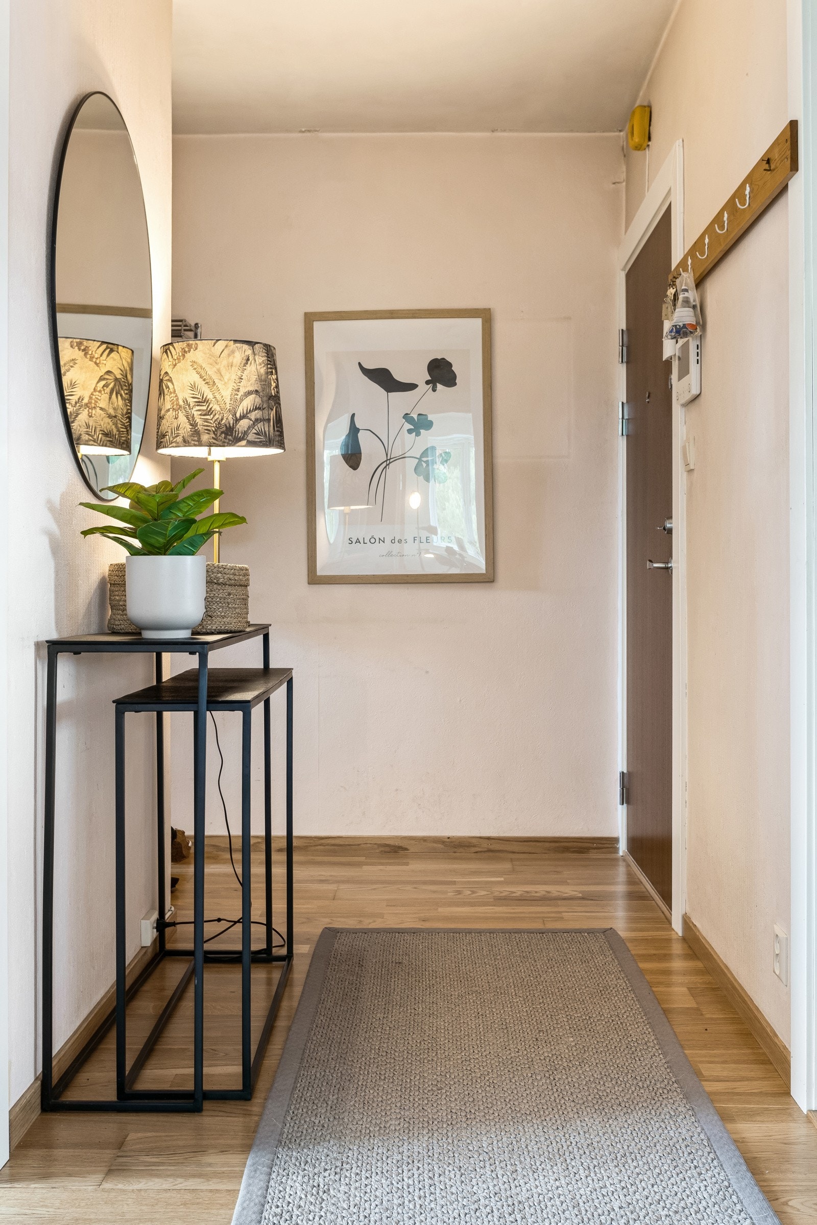 Entré med dørcalling med skjerm. Galleribilde