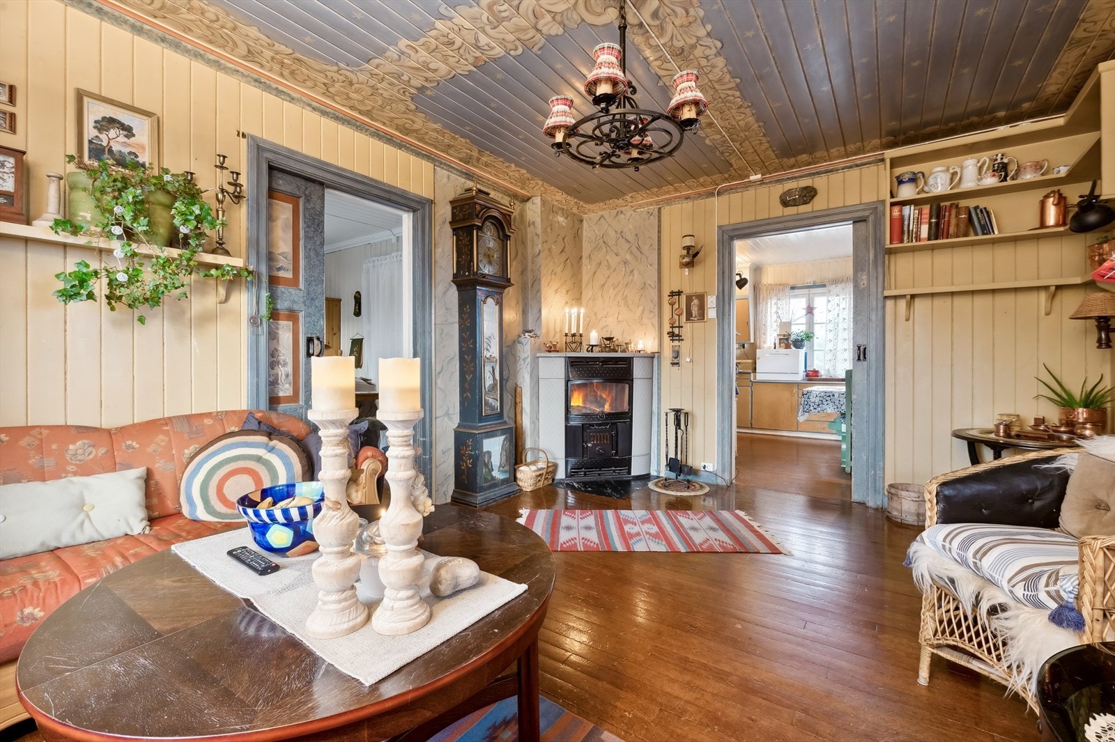 Lun og trivelig stue med adgang ut til en koselig vinterhage. Galleribilde