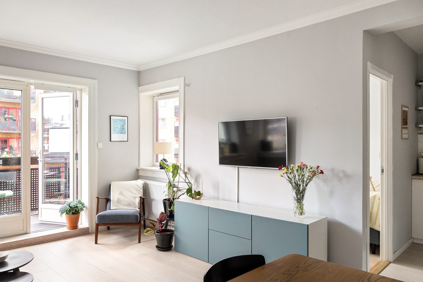 I denne leiligheten får du balkong, en relativt stor stue, eget soverom og bad i en leilighet på 38 kvm BRA-I. Galleribilde
