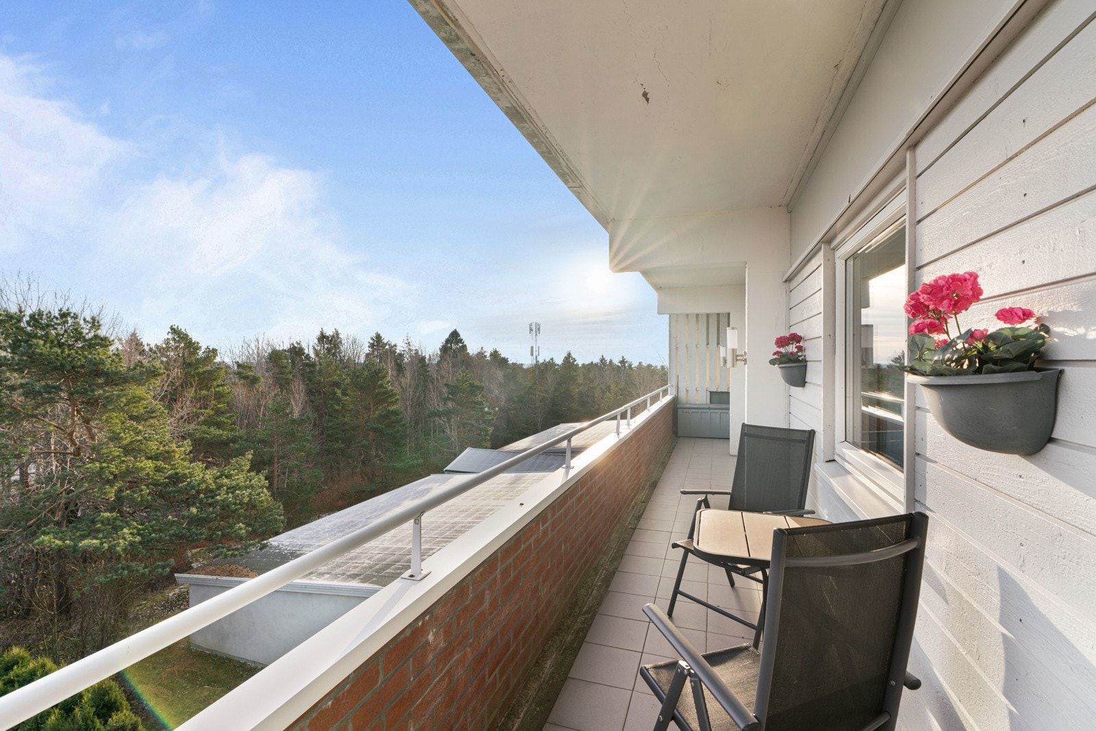 Fra hovedsoverommet er det utgang til en østvendt balkong Galleribilde