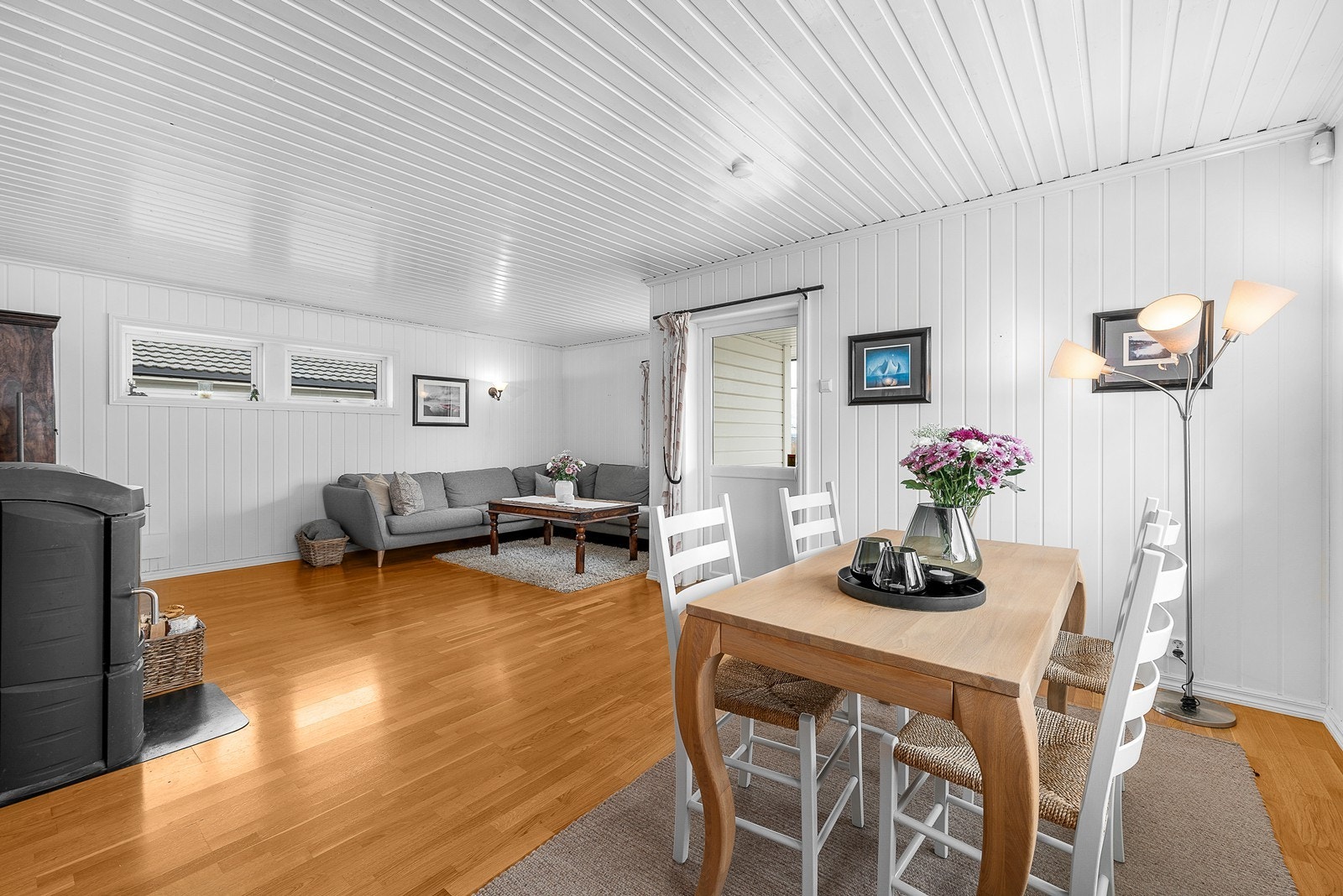 Stue med utgang til terrasse Galleribilde