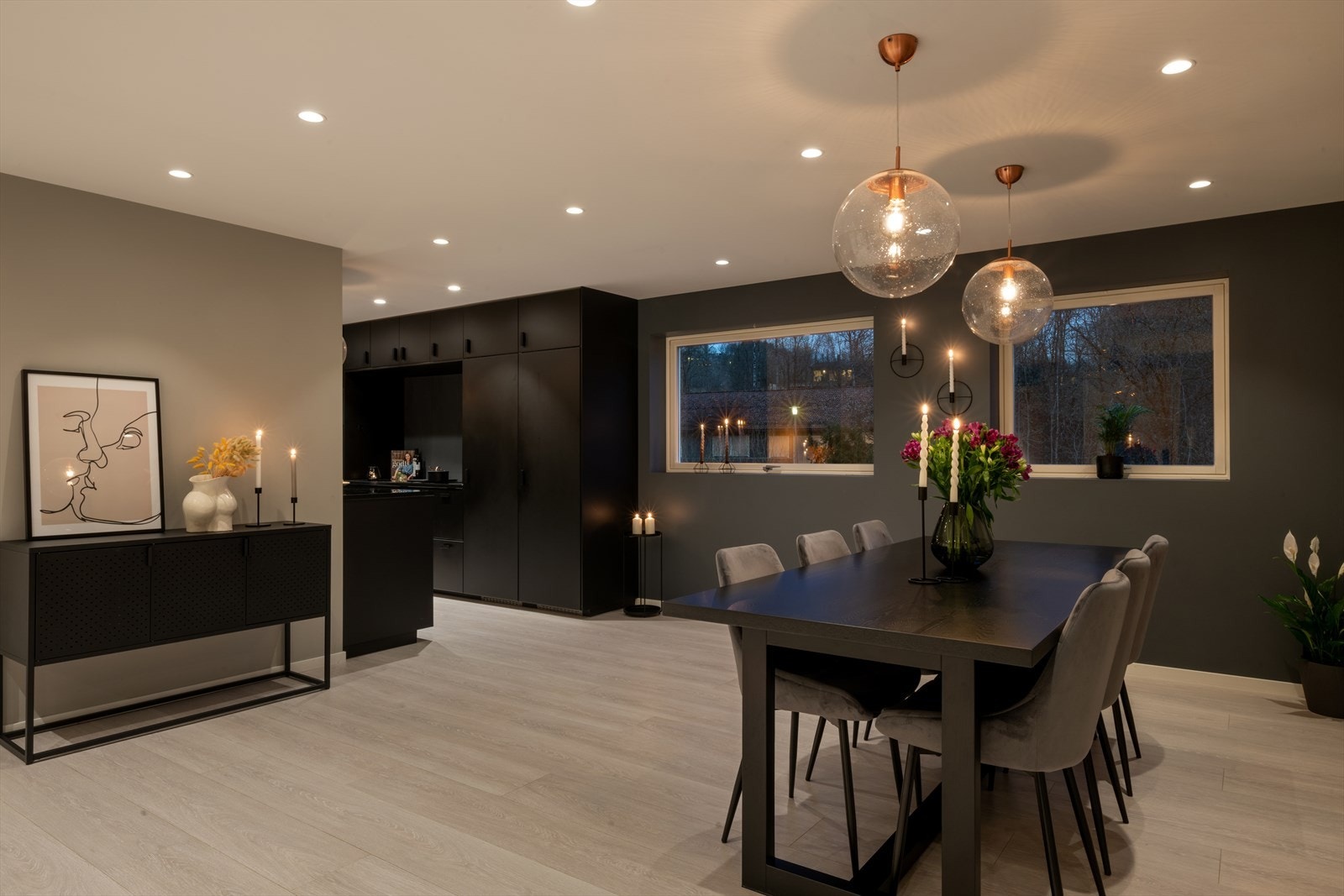 God atmosfære og mange hyggelige selskap med familie og venner. Galleribilde