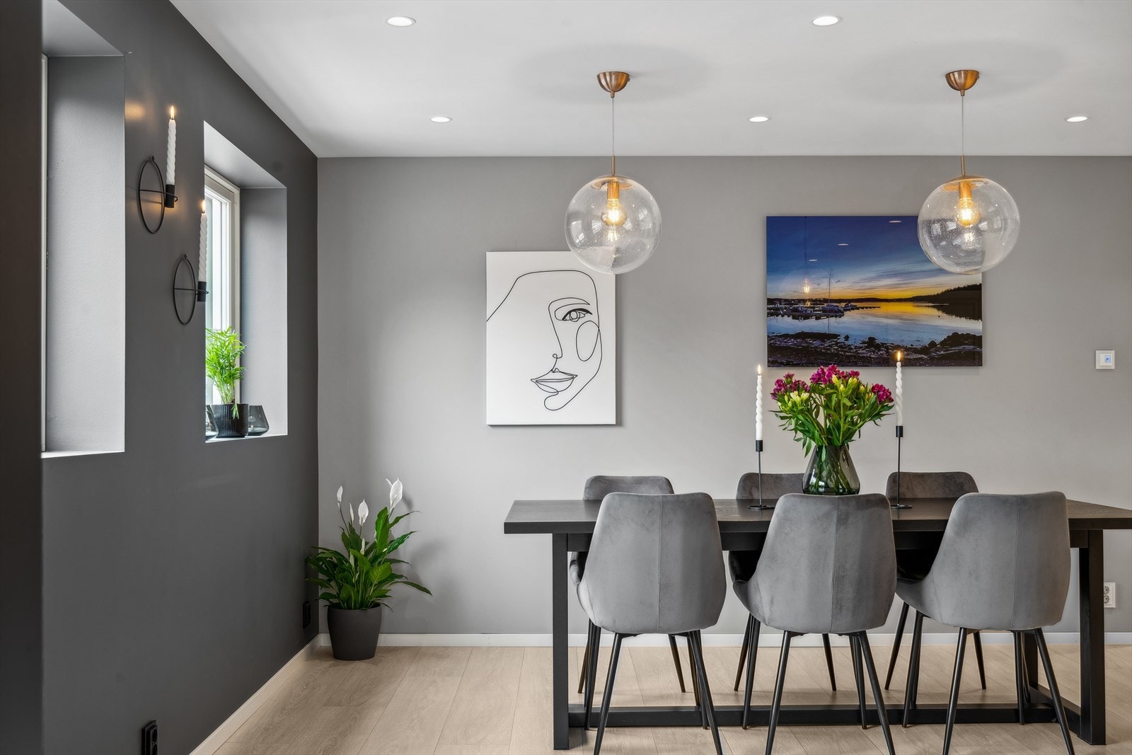 Rundt dette spisebordet har du mulighet for å samle både familie og venner. Galleribilde