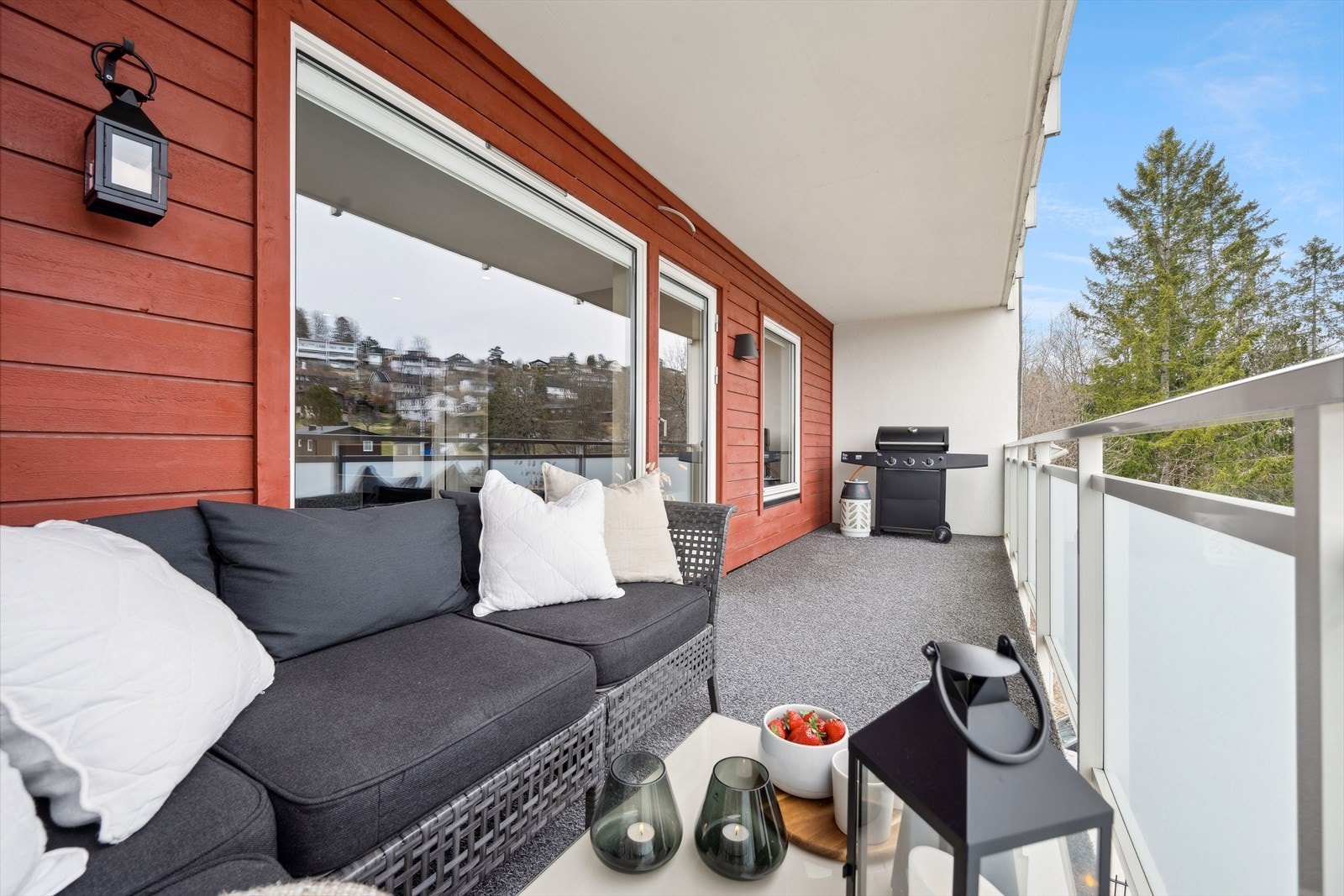 Ett koselig sted å sette seg på ettermiddagen med sol og utsyn. Galleribilde