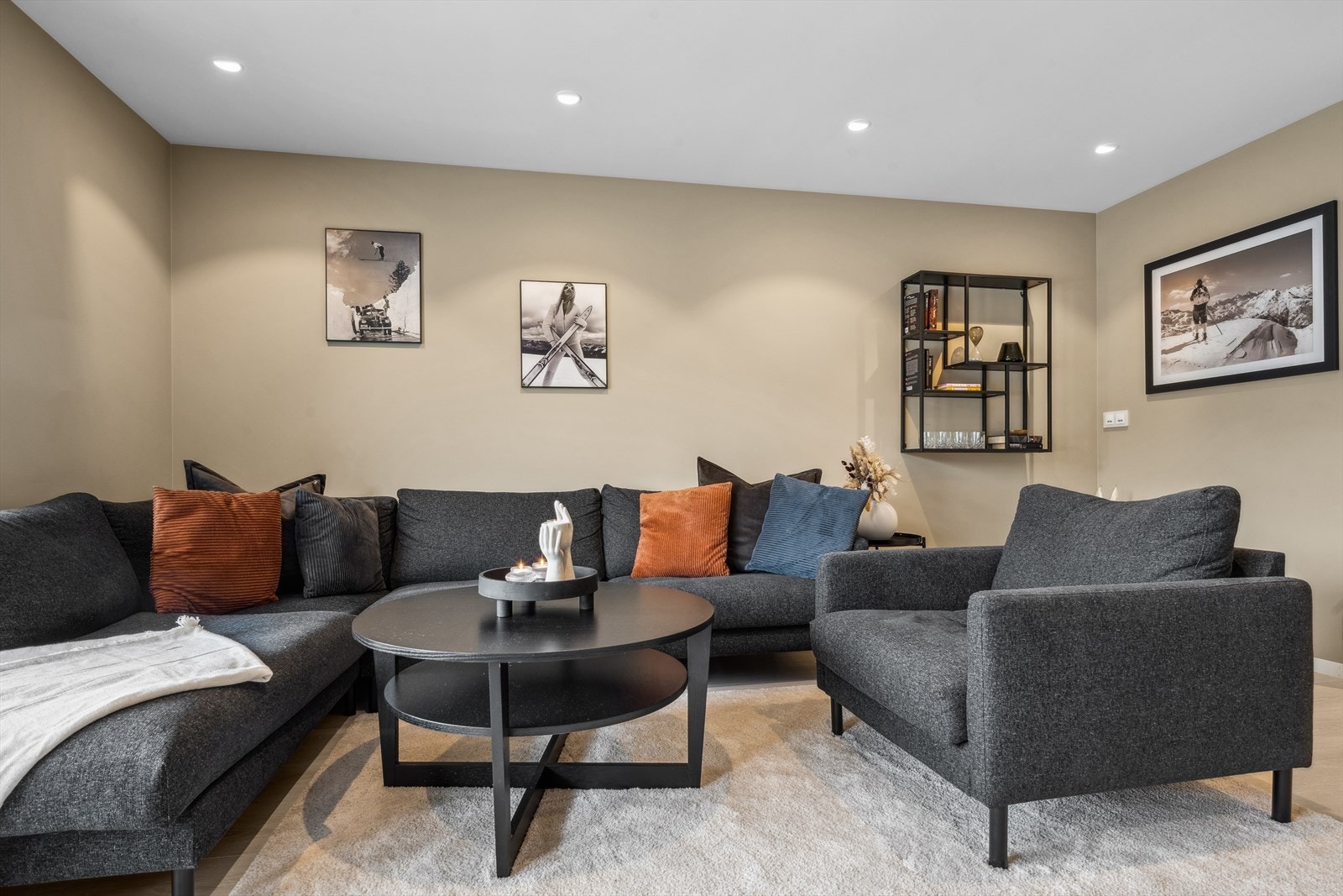 Leiligheten har påkostede brytere og kontakter, noe som gir et moderne utrykk. Galleribilde