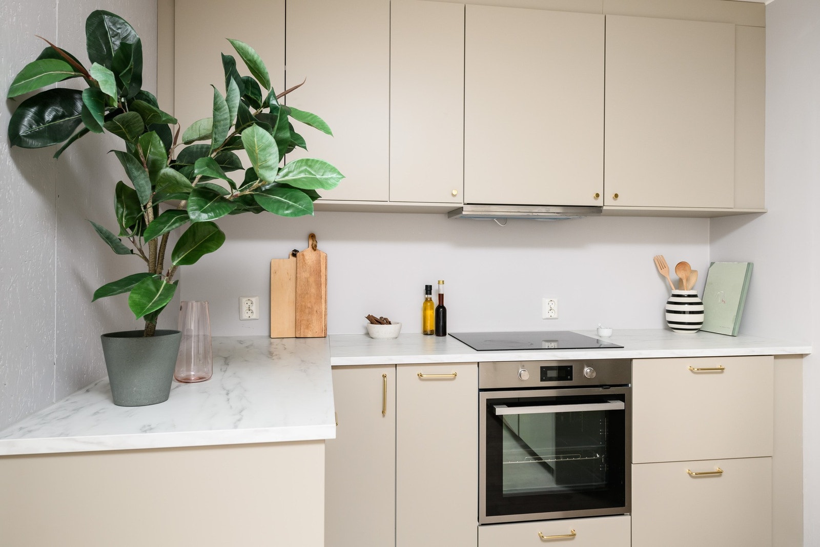 Vakre fargetoner og god lagringsplass. Galleribilde