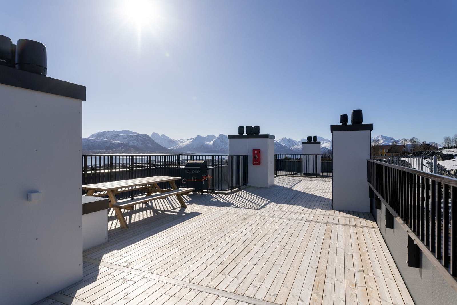 Her kan sol og utsikt nytes til flere tider av døgnet. Galleribilde