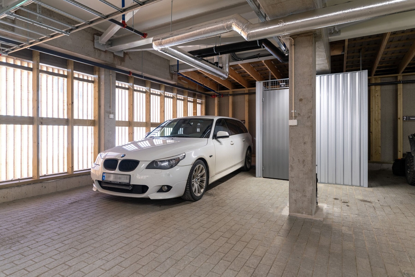 Det medfølger parkeringsplass i felles garasjeanlegg. Galleribilde