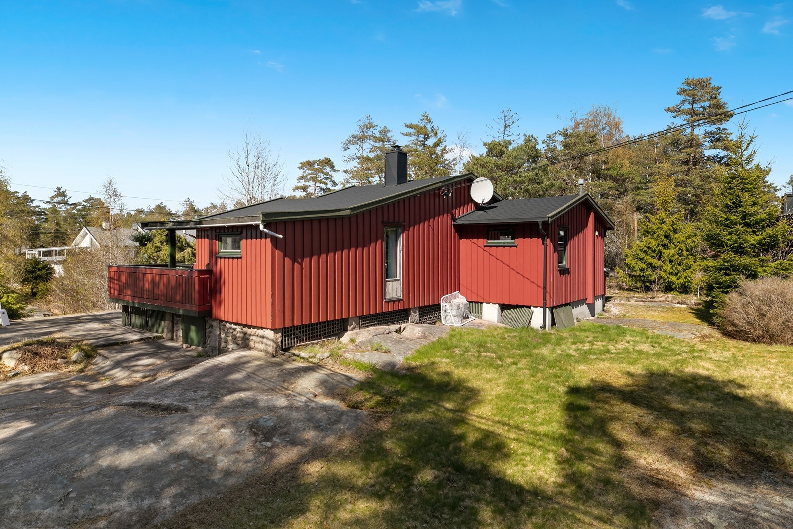 Velkommen til Femdalsund 16 - koselig hytte beliggende på Kråkerøy. Parkeringsplass og båtplass medfølger Galleribilde