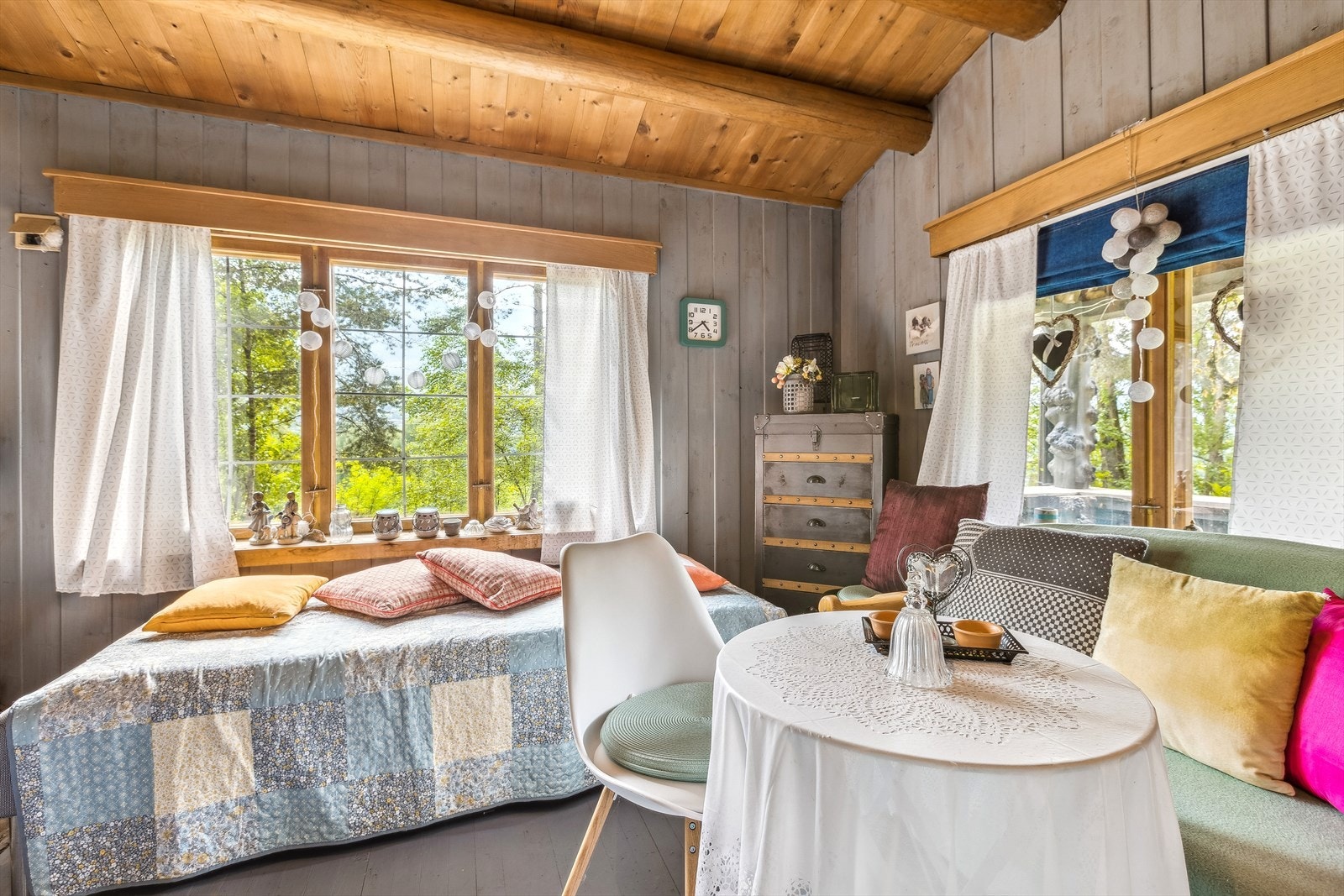 Det er innlagt strøm i hovedhuset på eiendommen. Galleribilde