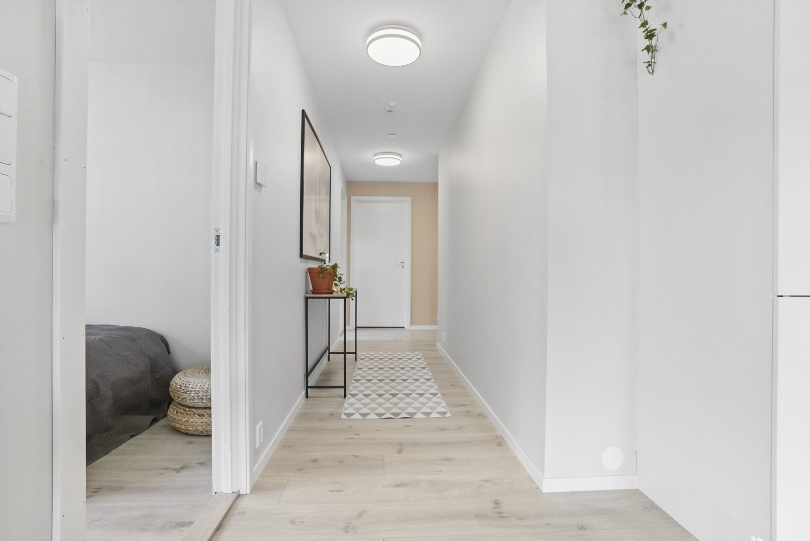 - På gulv er det gjennomgående 1-stavs laminat - Galleribilde