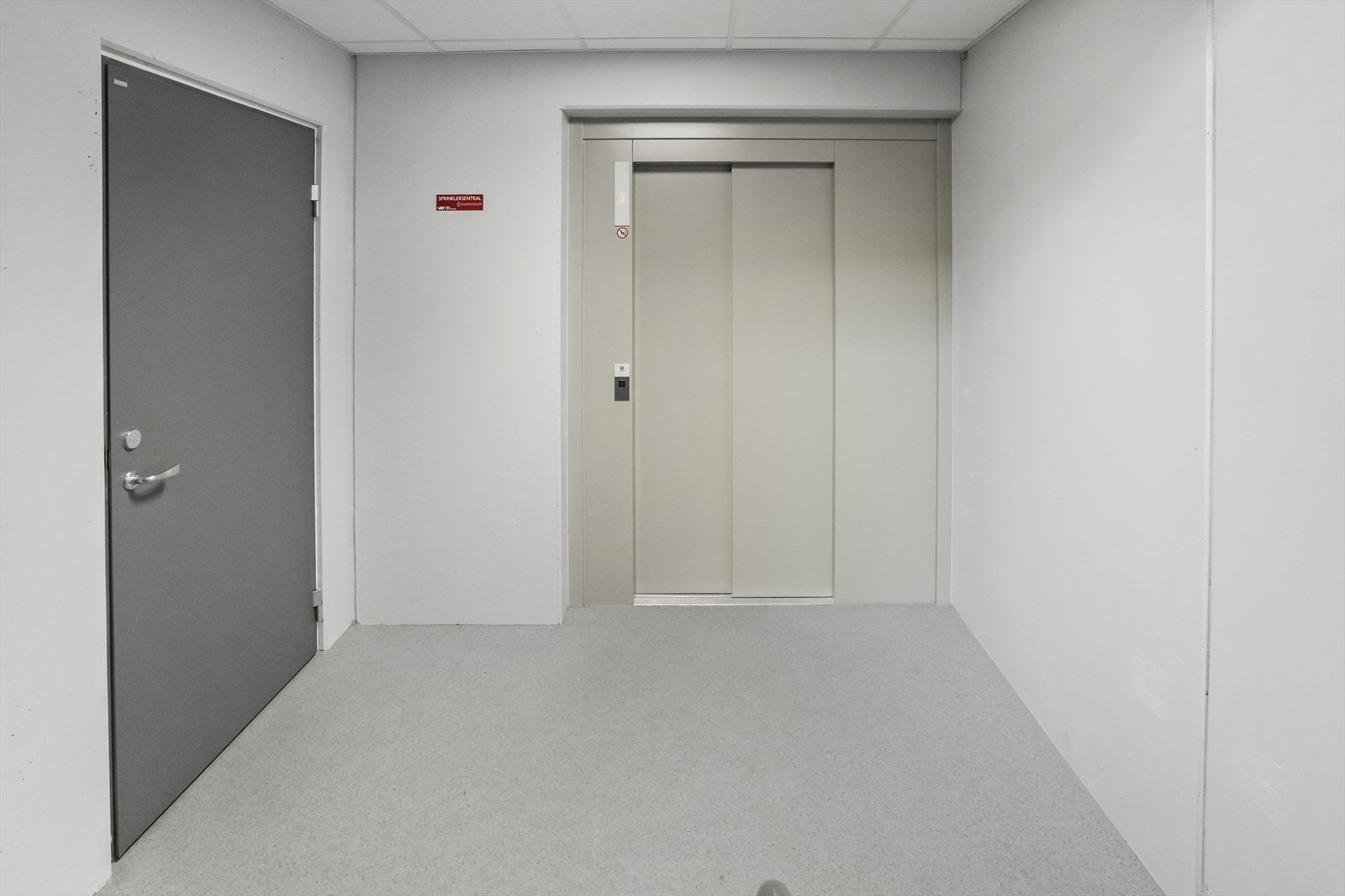 - Det er også heis i bygget så man kan ferdes tørt fra garasje og opp til leiligheten - Galleribilde