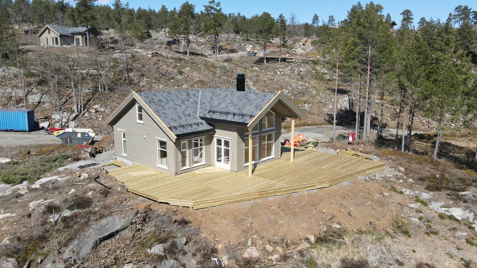 Polar 98 på tomt 103 snart klar for overtakelse! På terrassen følger det med jacuzzi klar til bruk. Galleribilde