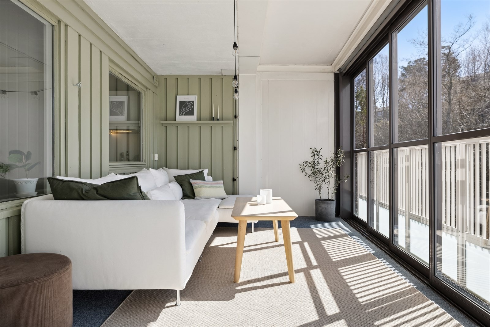 Lys, innholdsrik og praktisk 3-roms andelsleilighet med flott innglasset balkong. Galleribilde