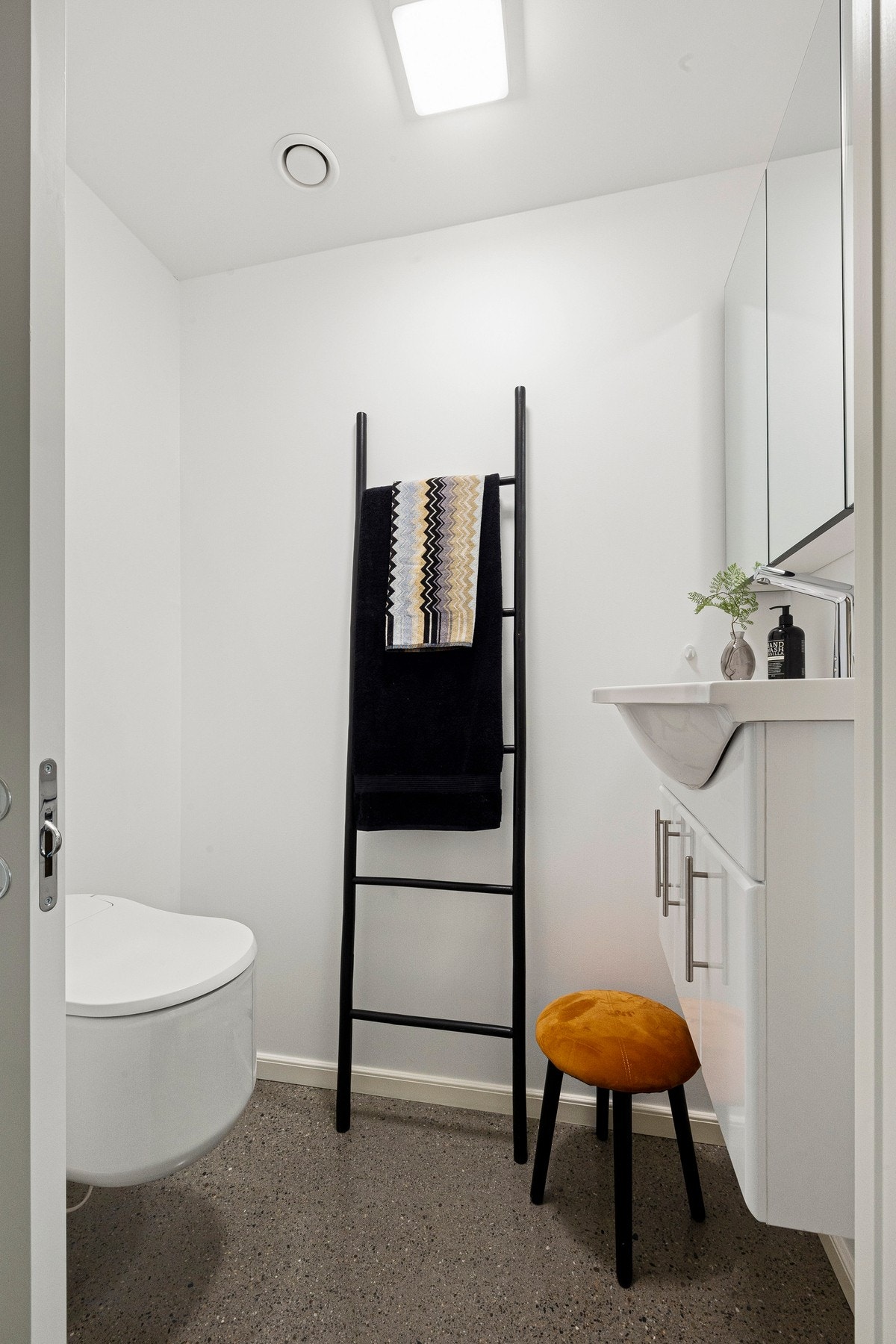 Toalettrom i tilknytning til gang i 3. etasje. Galleribilde