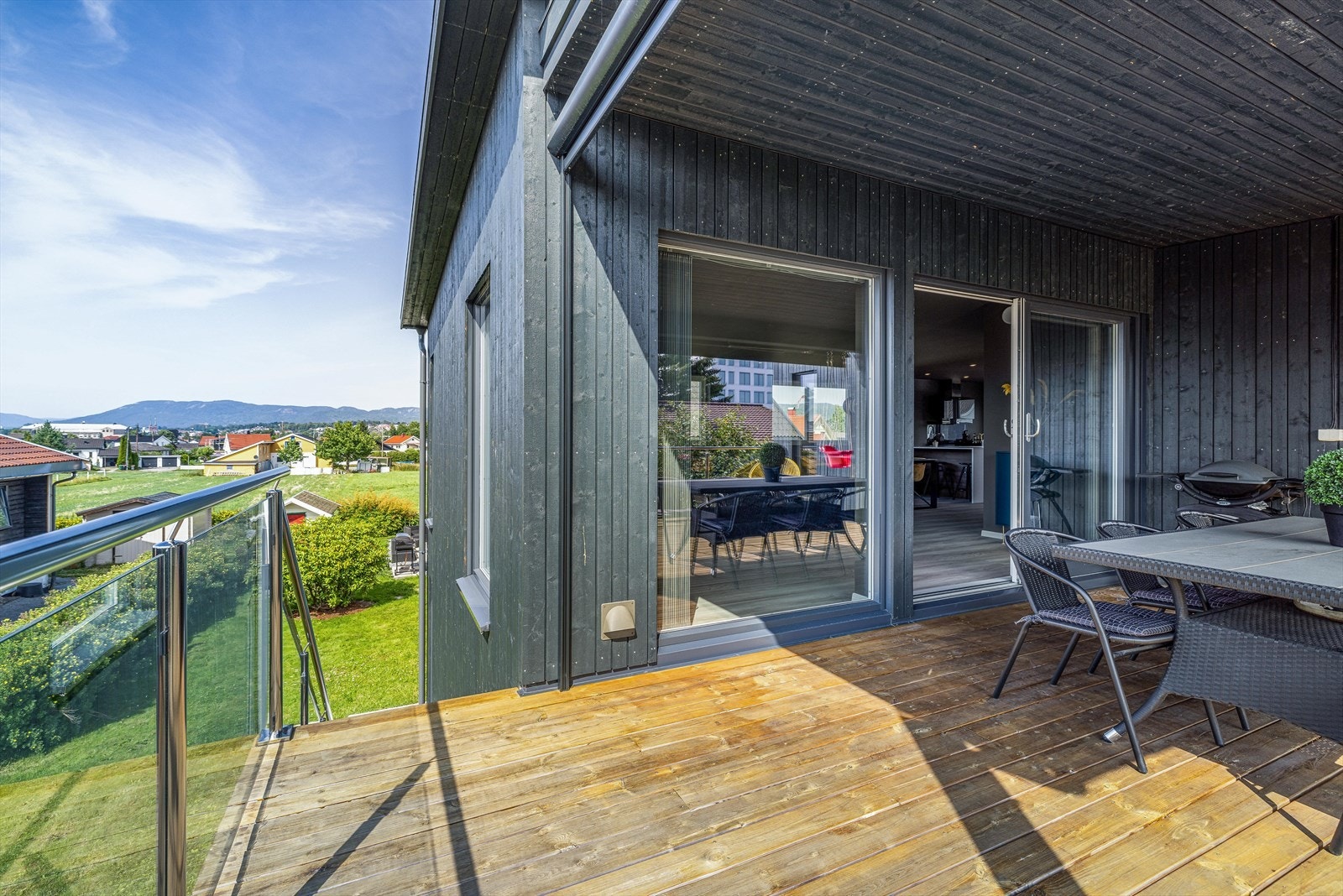 TEK 17 og naturligvis balansert ventilasjonsanlegg for et godt inneklima i dette svært godt isolerte huset. Arbeider utført av faglærte, Magnar Larsen. Galleribilde