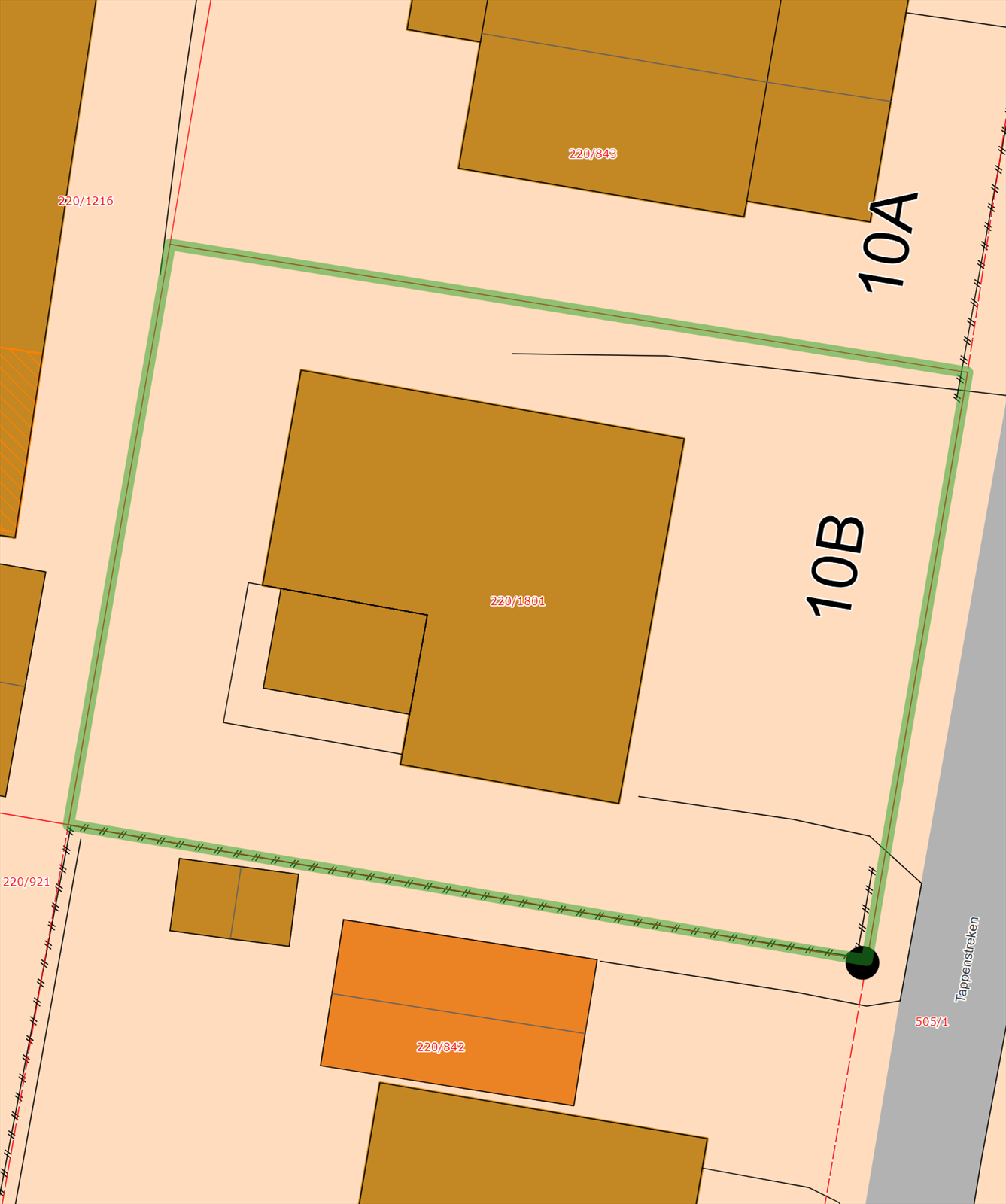 God plass på tomten, det er også en muntlig avtale med de hyggelige naboene i 10A at det er mulig å bli enige om en løsning med hekk i grense dersom det er ønskelig på sikt. Galleribilde