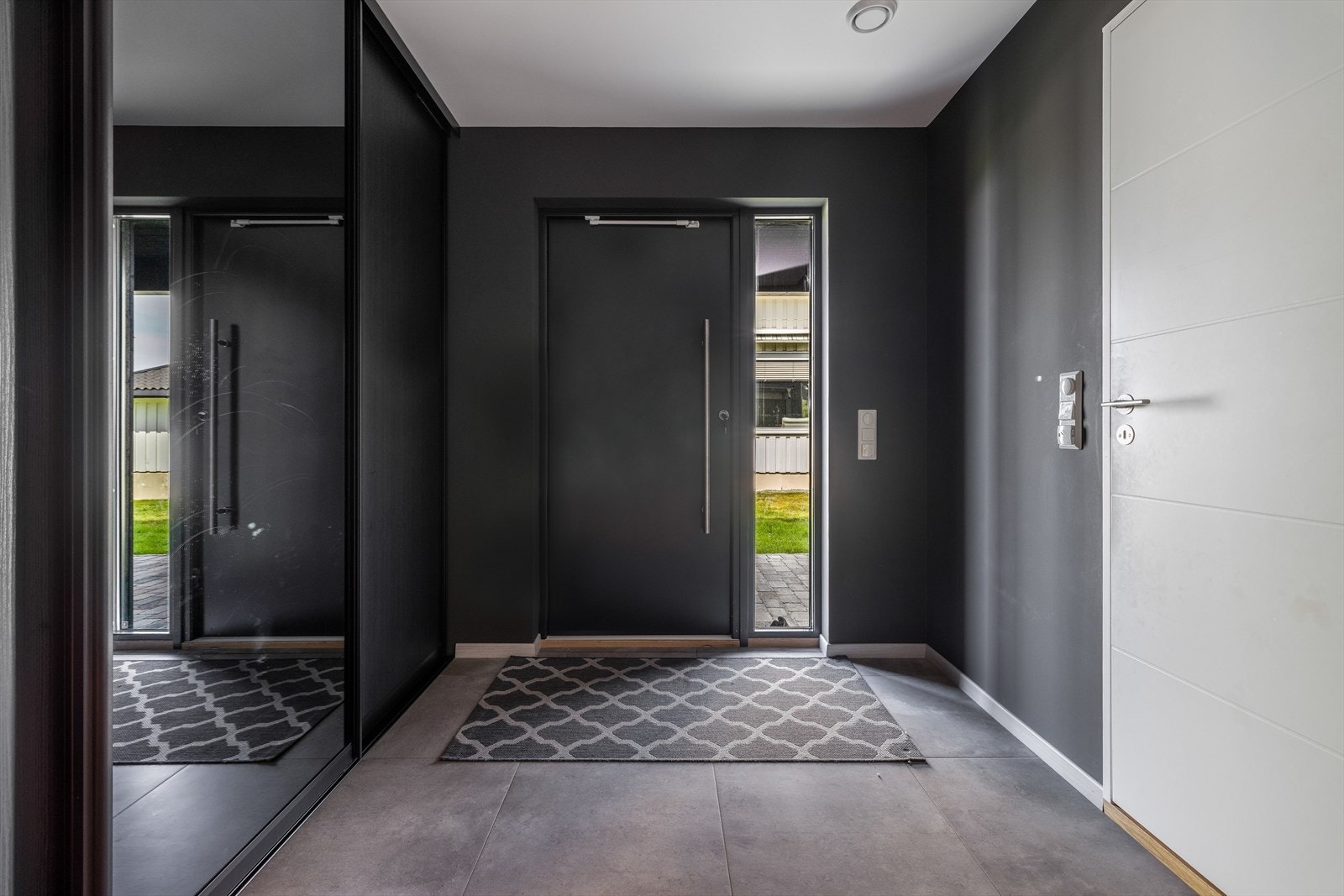 Hyggelig entre som ønsker velkommen inn! Galleribilde