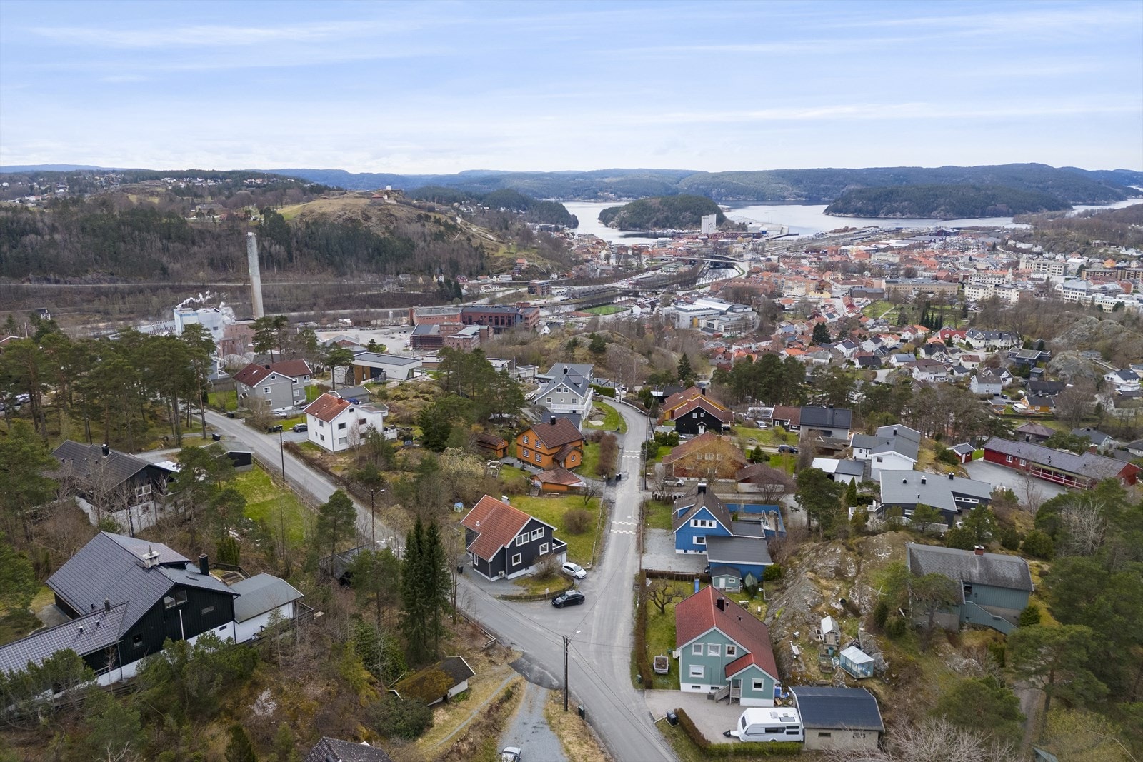 Her på Stubberud kan du bo både sentralt med gangavstand ned til sentrum av byen, og samtidig bo i et veletablert og barnevennlig boligfelt med kort og fin gangvei til Gimleområdet og til flotte turveier ut til Venås og Høyåsmarka Galleribilde