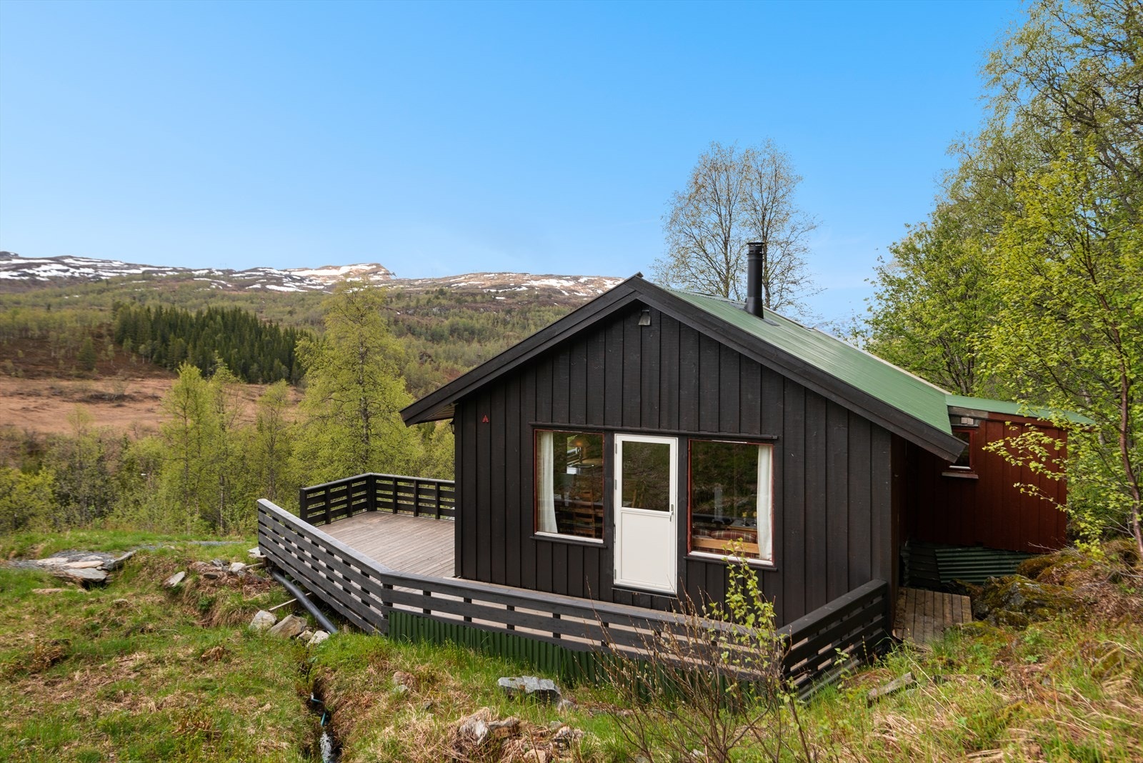 Hytta egner seg til både sommer og vinterbruk med flotte turområder rett utenfor døren. Nærheten til Korlevoll skistadion og Røldal skisenter. Galleribilde