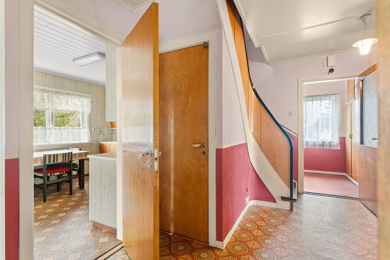 Gang mot entre og kjøkken Galleribilde