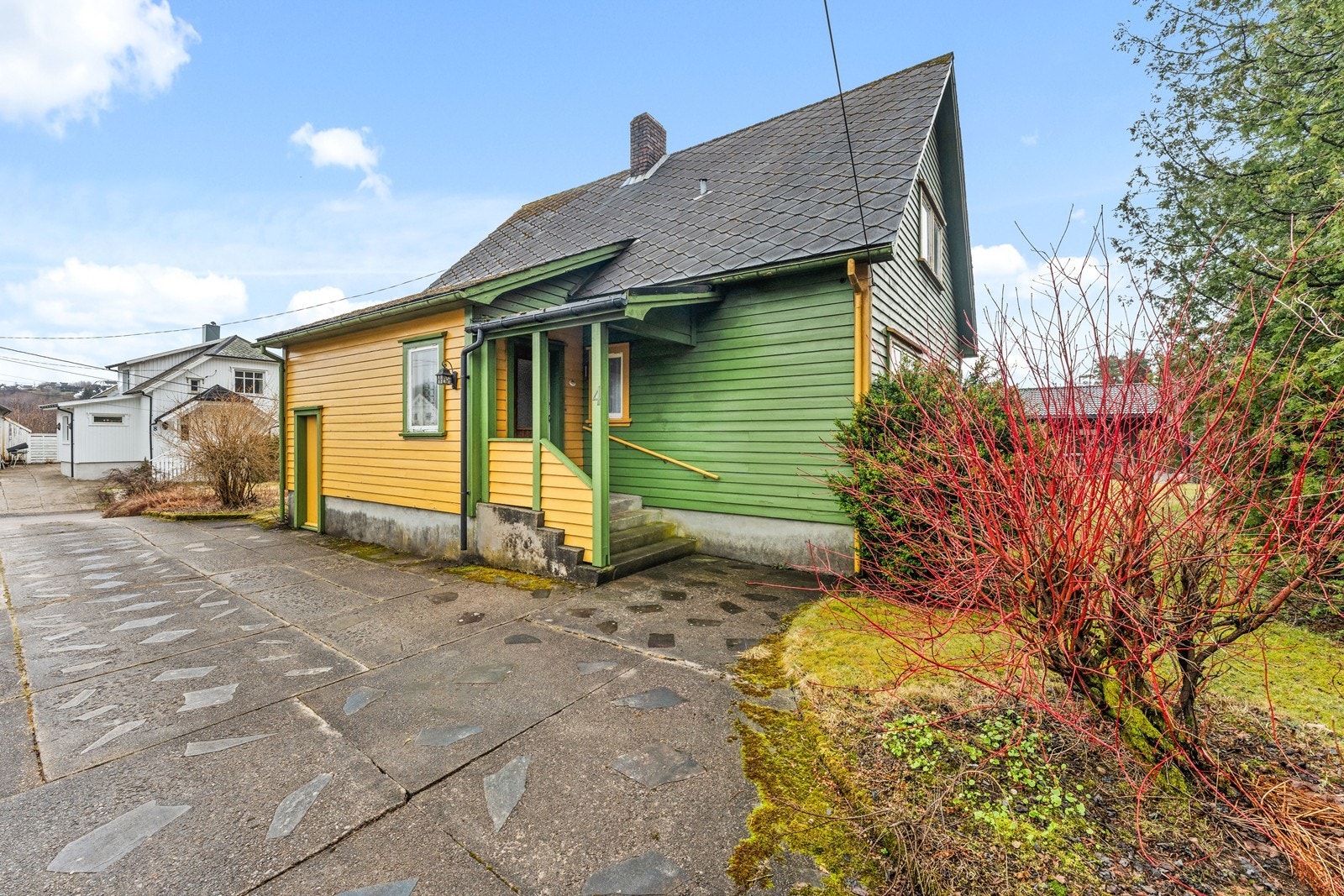 Boligen er fra 1959 og har en tøff fargesetting som er typisk for perioden. Galleribilde