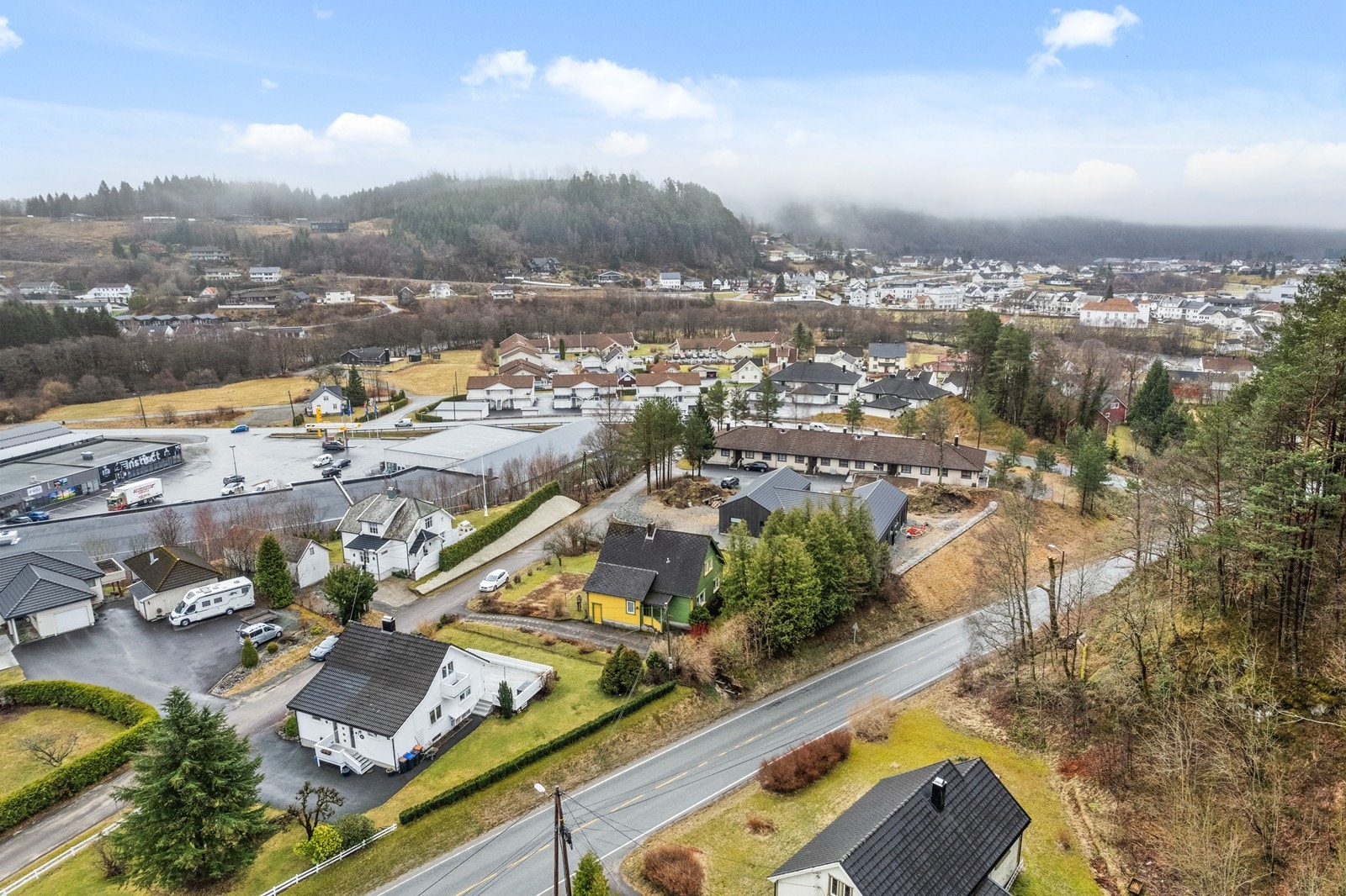 Sentral beliggenhet til Tyssen næringsområde og Liknes sentrum. Galleribilde