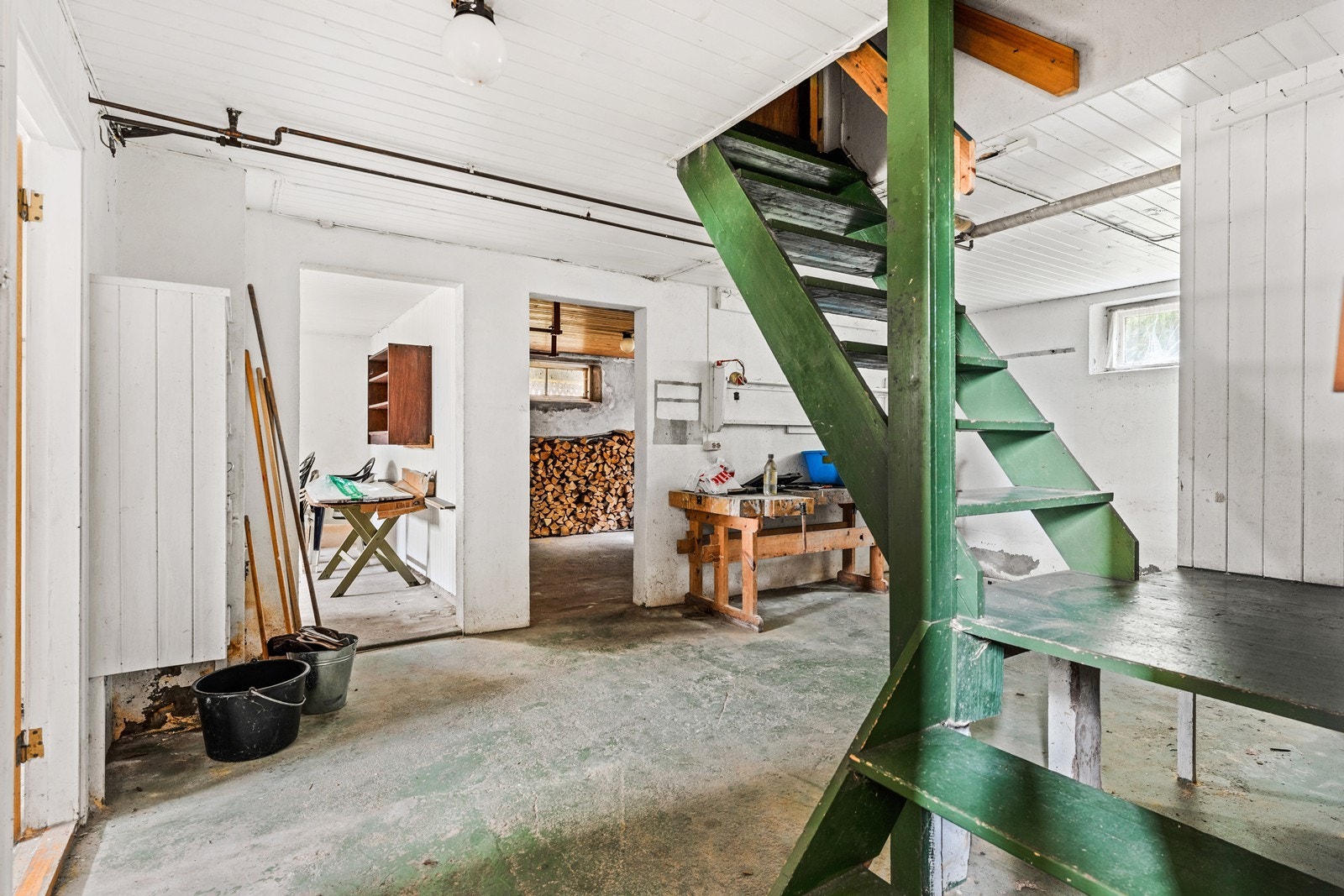 Her er boder og vaskekjeller. Galleribilde