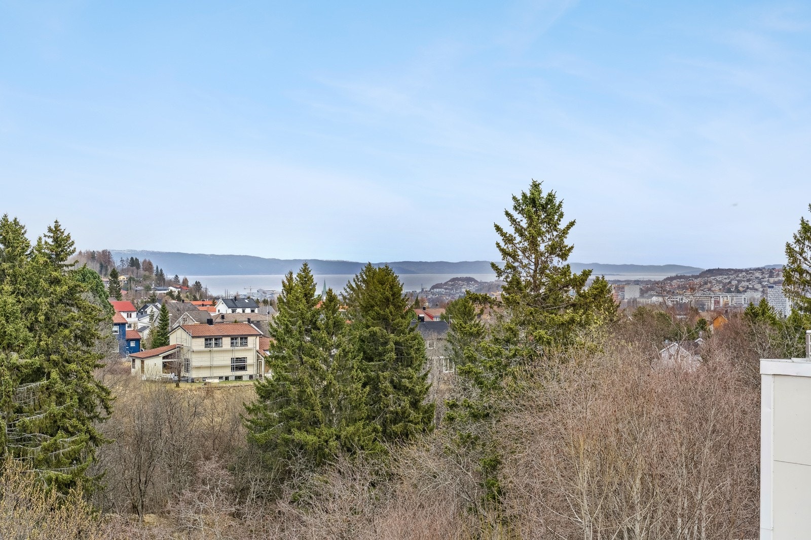 Fra leiligheten er det veldig gode kollektiv forbindelser. Galleribilde