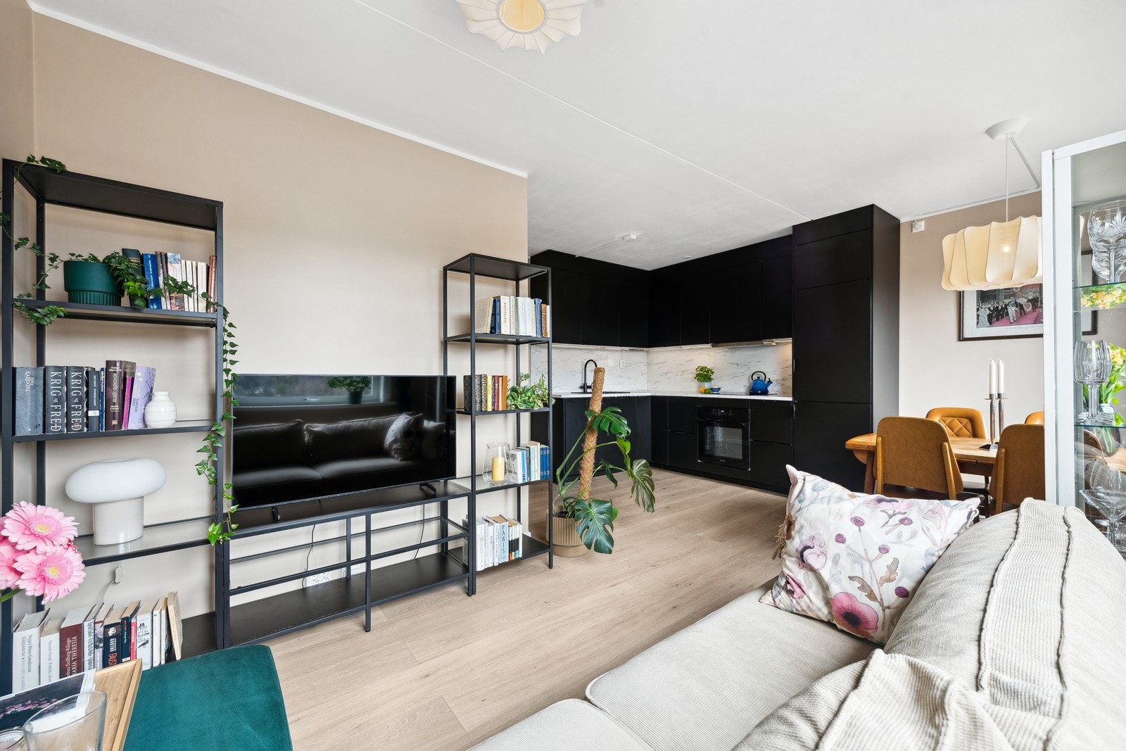 En-stavs laminatgulv fra 2020. Galleribilde