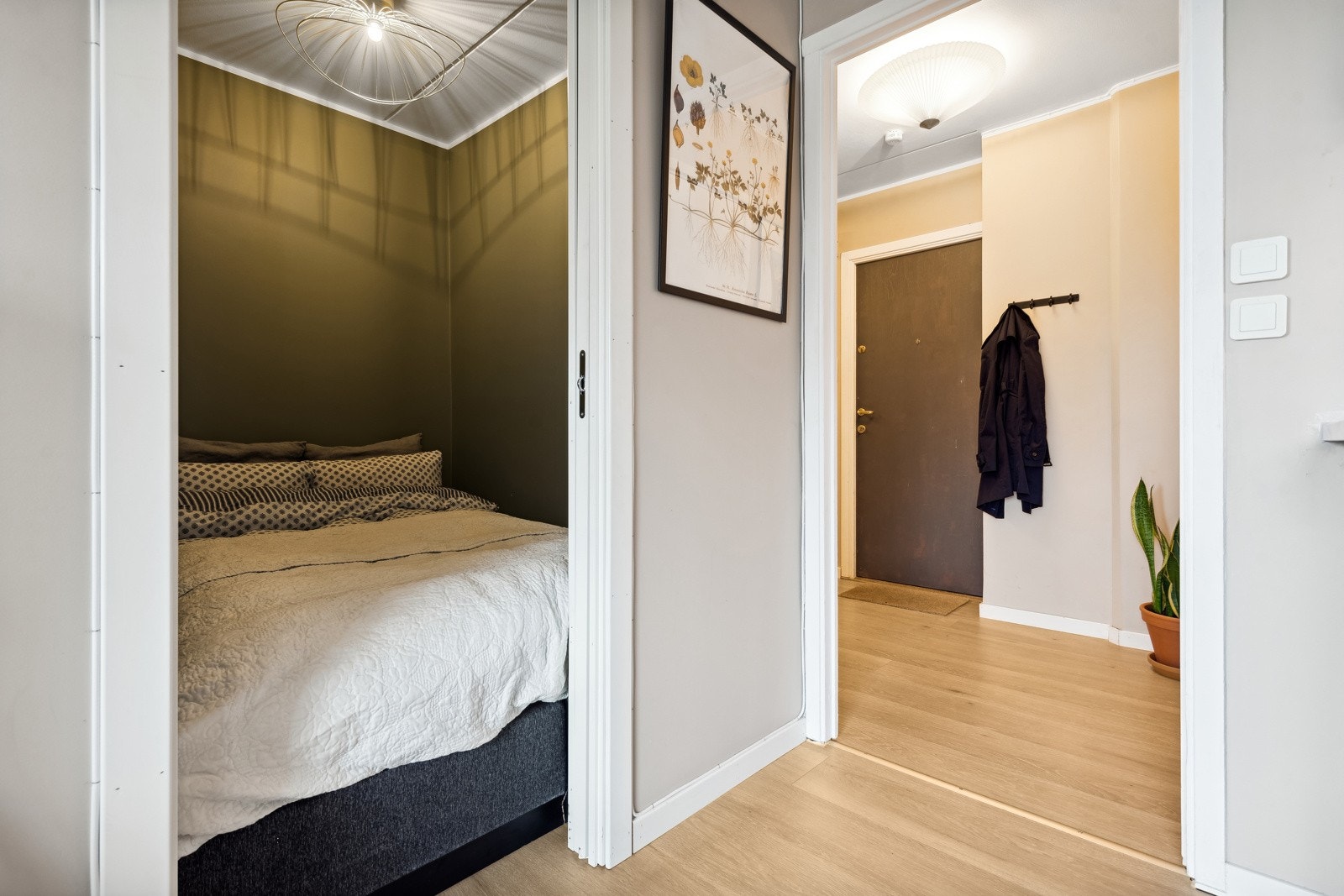 Praktisk sovealkove med dør. Galleribilde