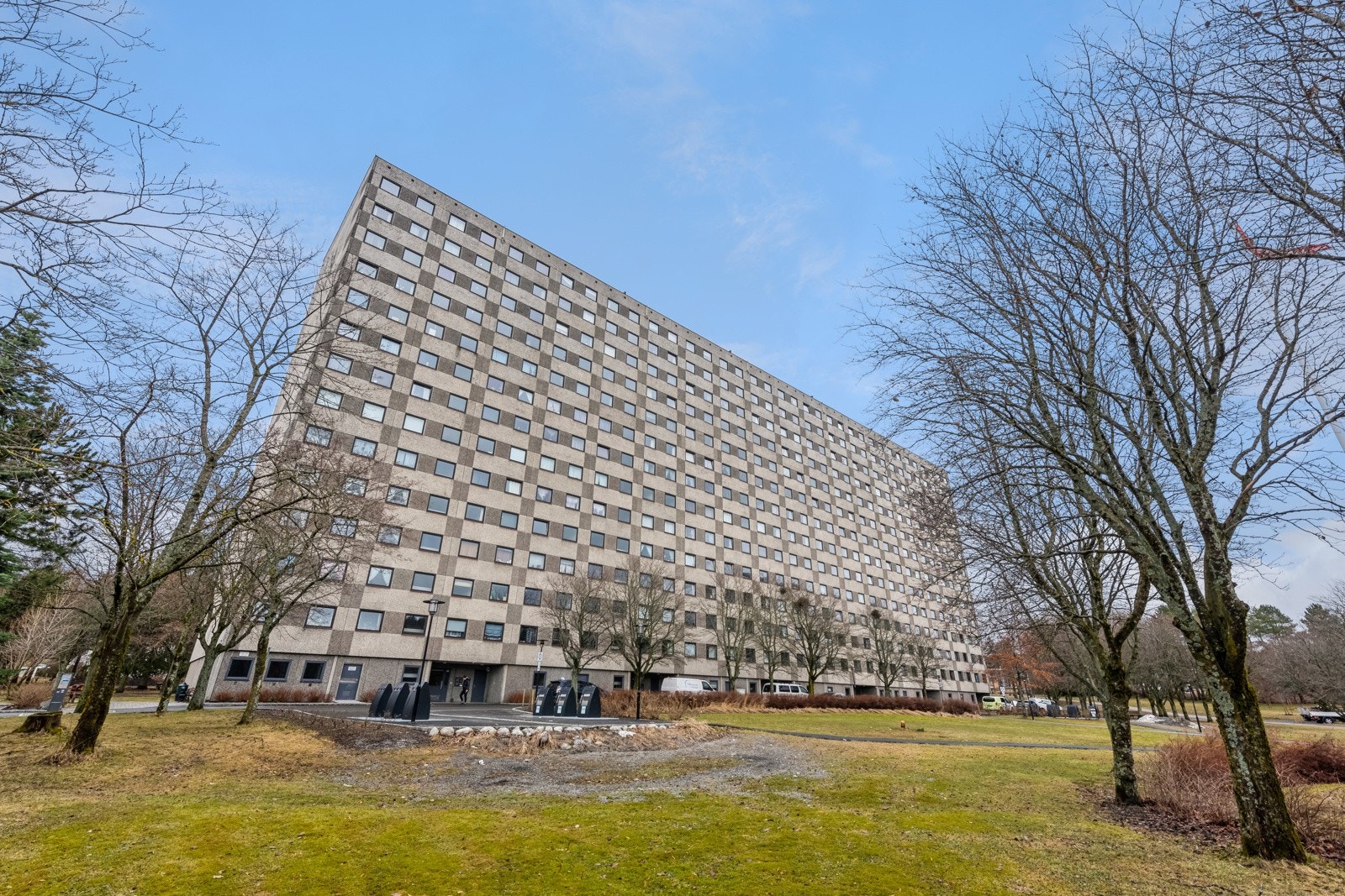 Ammerudhellinga 56 ligger i flotte omgivelser i et veldrevet borettslag. Galleribilde