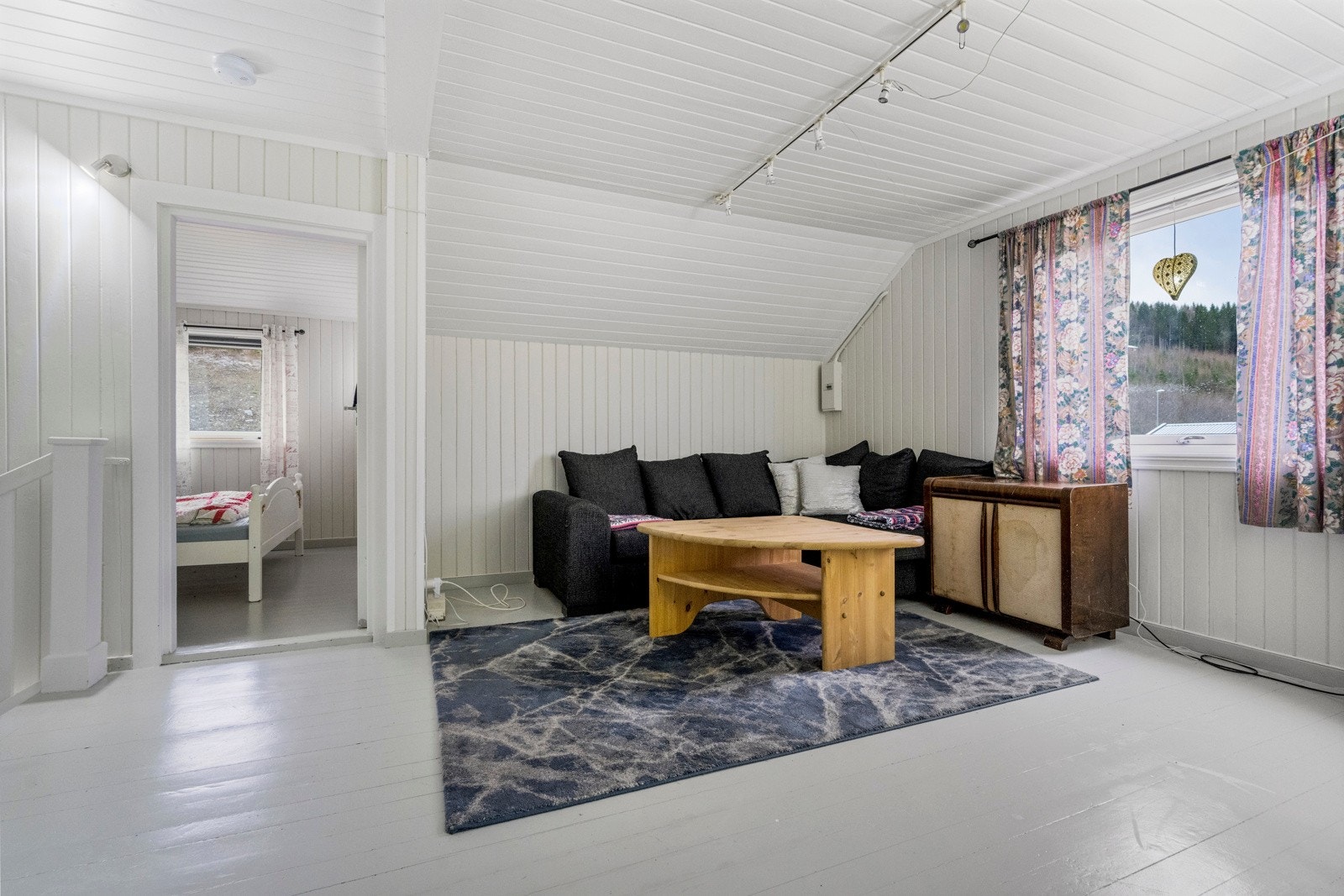 2. etasje innholder en hyggelig loftstue Galleribilde