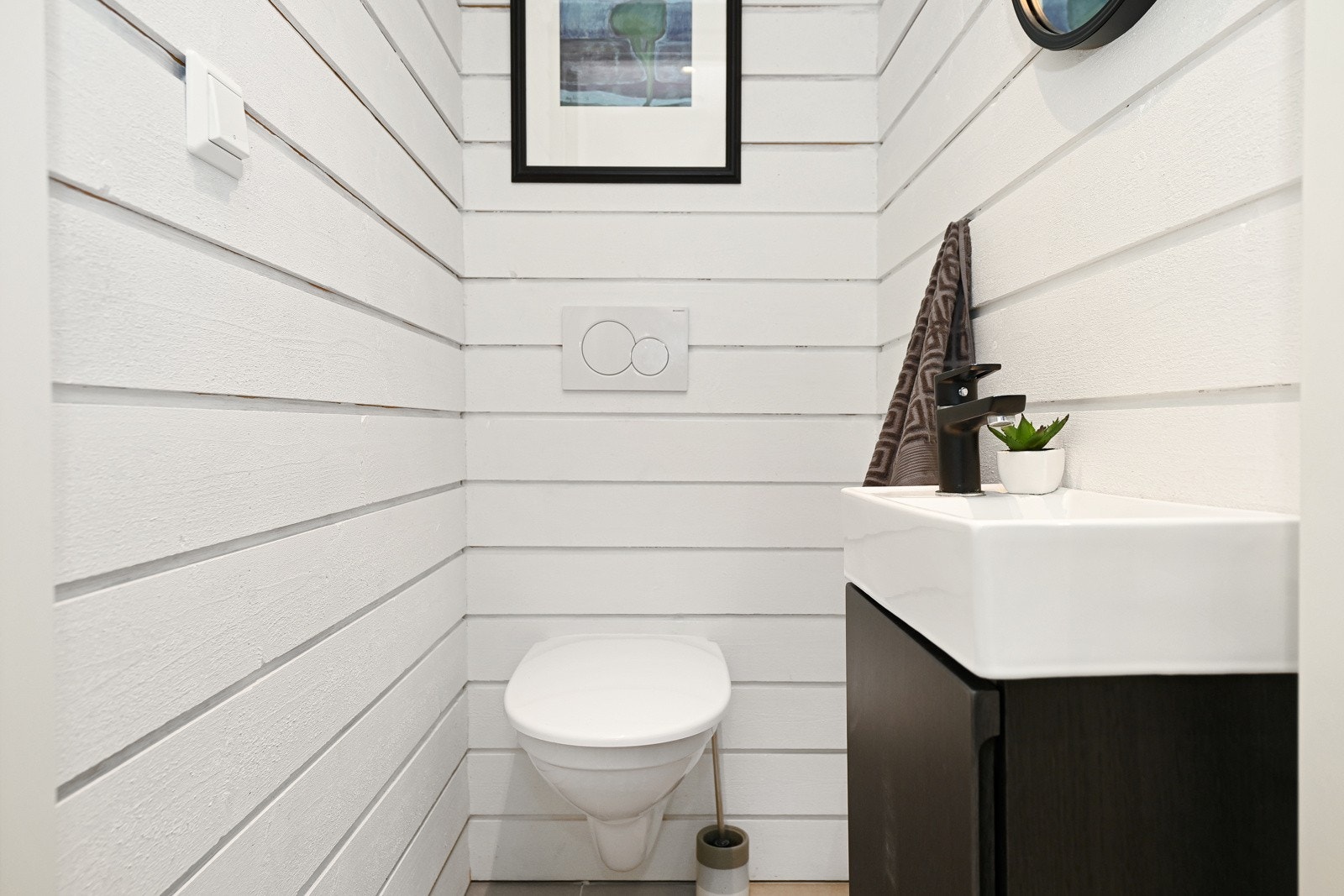 Separat toalettrom i underetasjen. Galleribilde