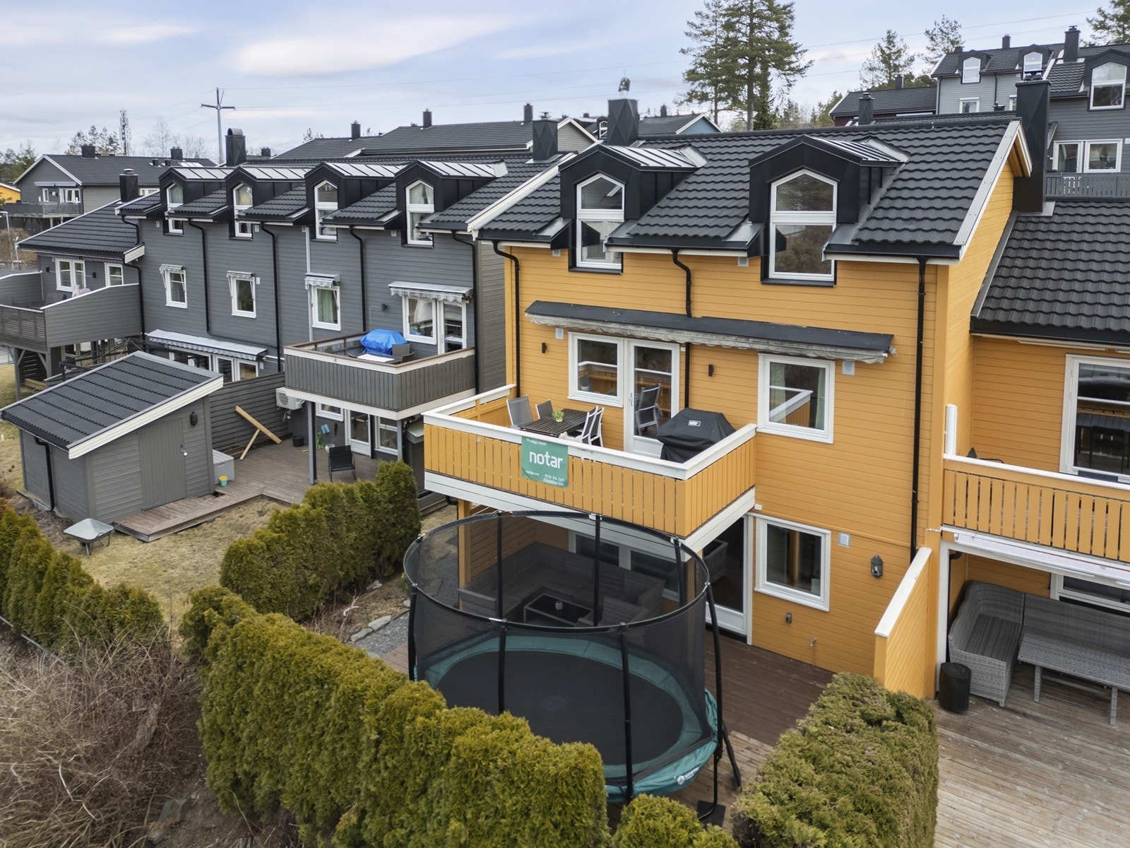 Eiendommen har sol fra morgen til kveld. Galleribilde