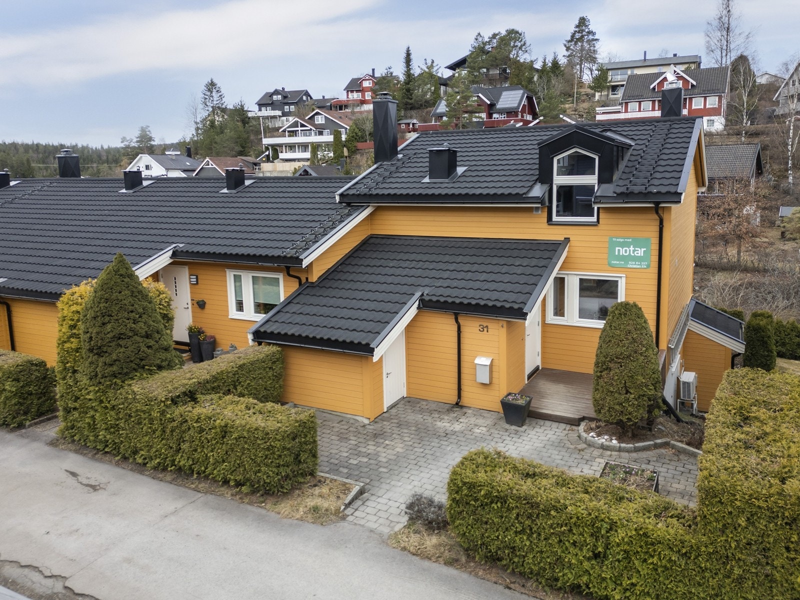 Det er en stor og praktisk sportsbod i tilknytning til inngangspartiet. Galleribilde