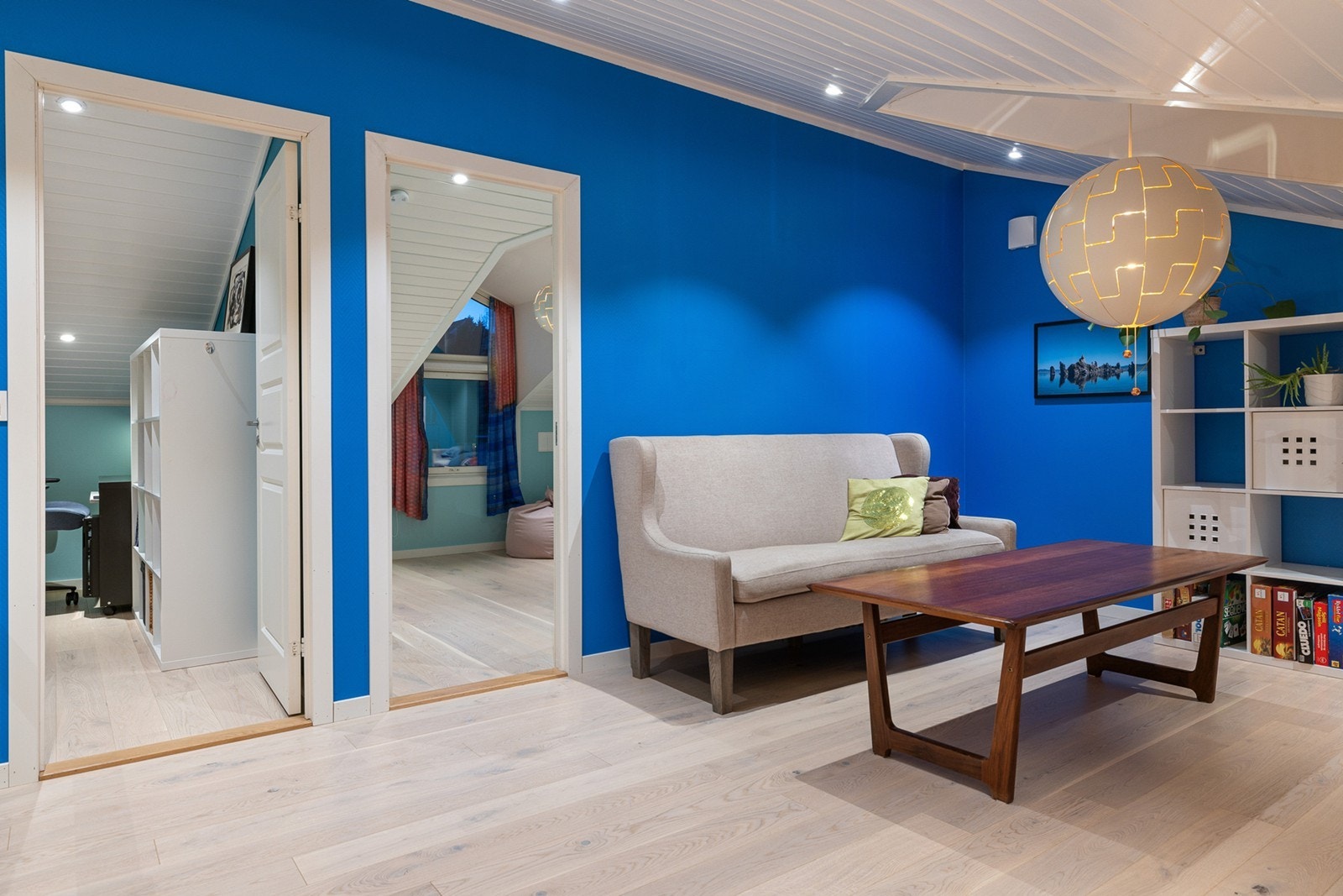 Det er to soverom i andre etasje i dag, med mulighet for tre soverom. Galleribilde