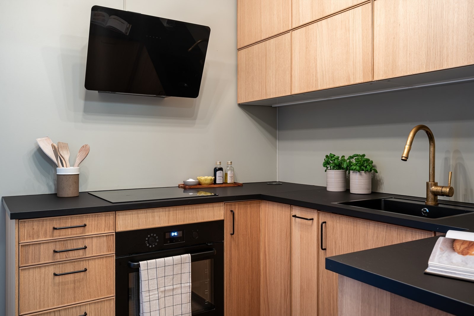 Kullfiltertvifte er installert over kokesonen og det er etablert waterguard. Galleribilde