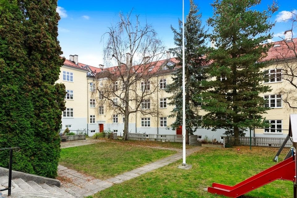 Gården ligger svært attraktivt til, i et område hvor du har kort vei til alt. Galleribilde