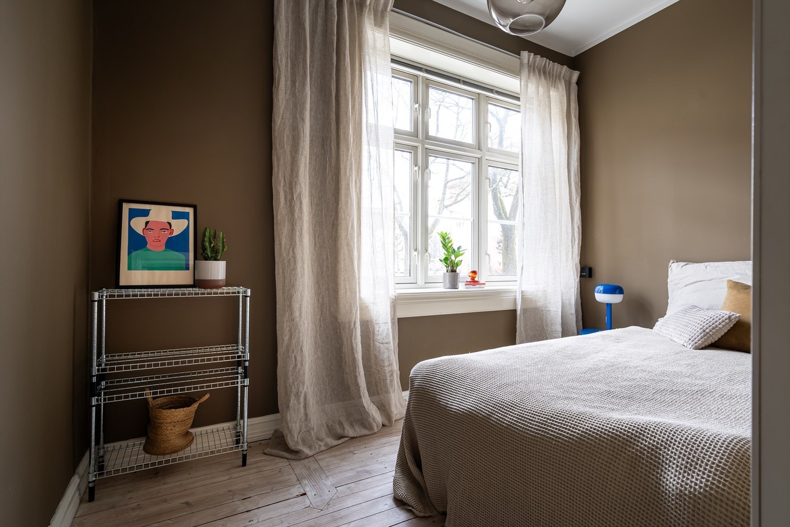 Rommet er perfekt også til bruk som, hjemmekontor, gjeste- barnerom, eller dersom du skulle ønske å leie ut et rom. Her er mulighetene mange! Galleribilde