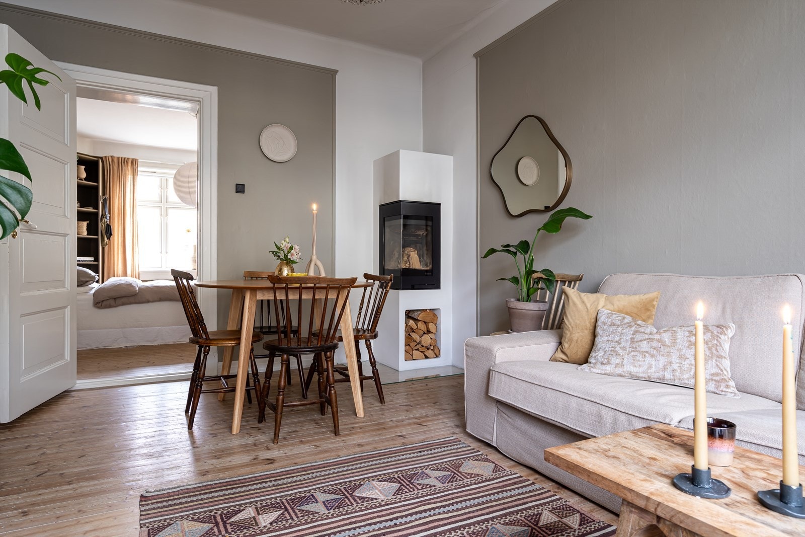 Hovedsoverommet Har adkomst fra både gangen og fra stuen. Galleribilde