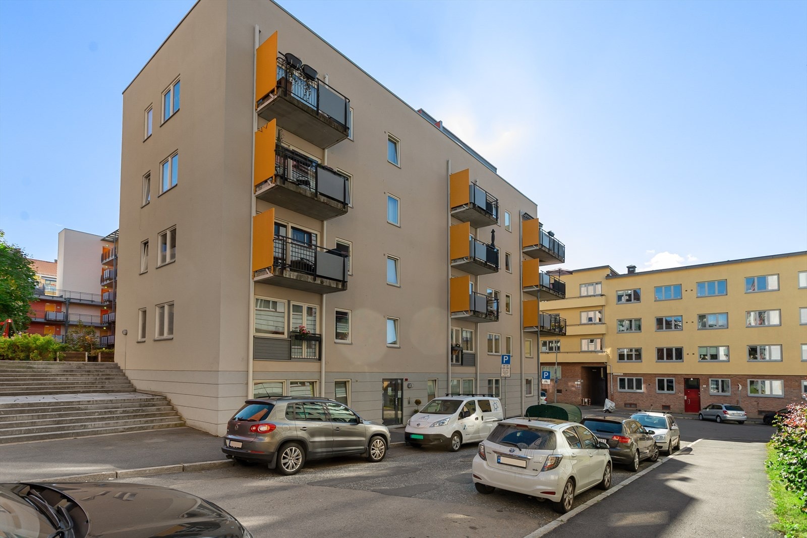 Garasjeplass kan leies av Amtmann Meinichs gate 15 AS. Galleribilde