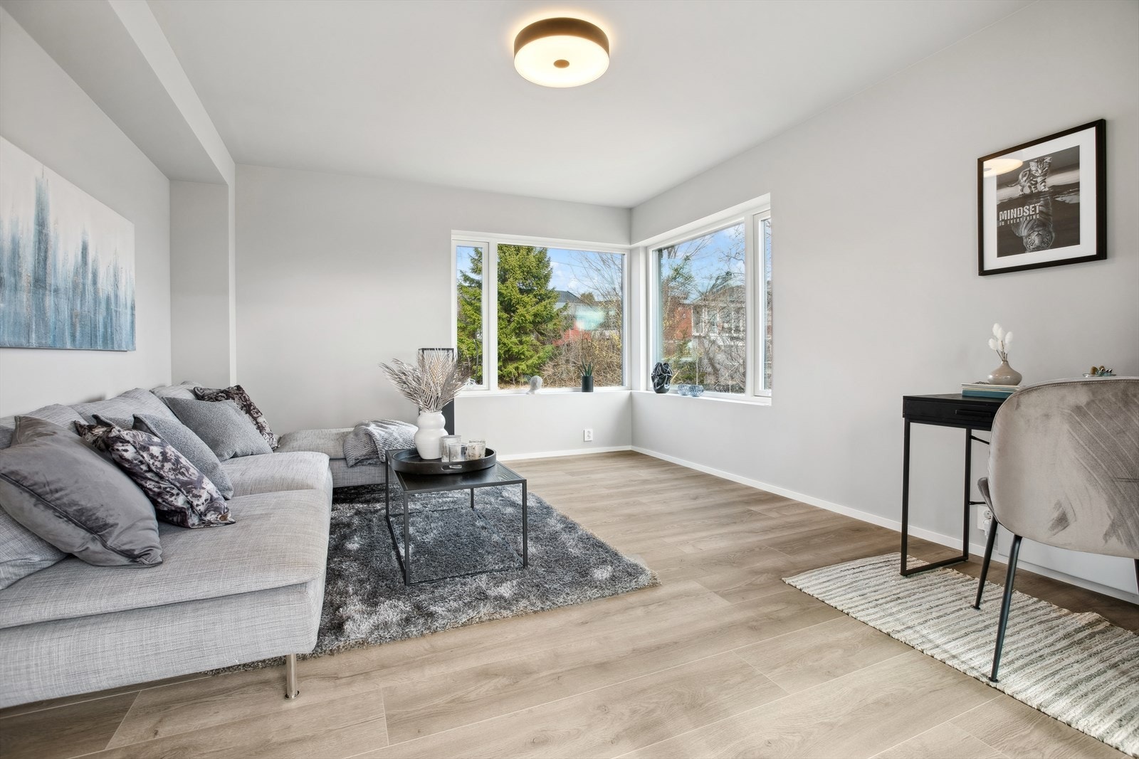 Det er nok en stue i denne etasjen, eventuelt et ekstra soverom. Galleribilde