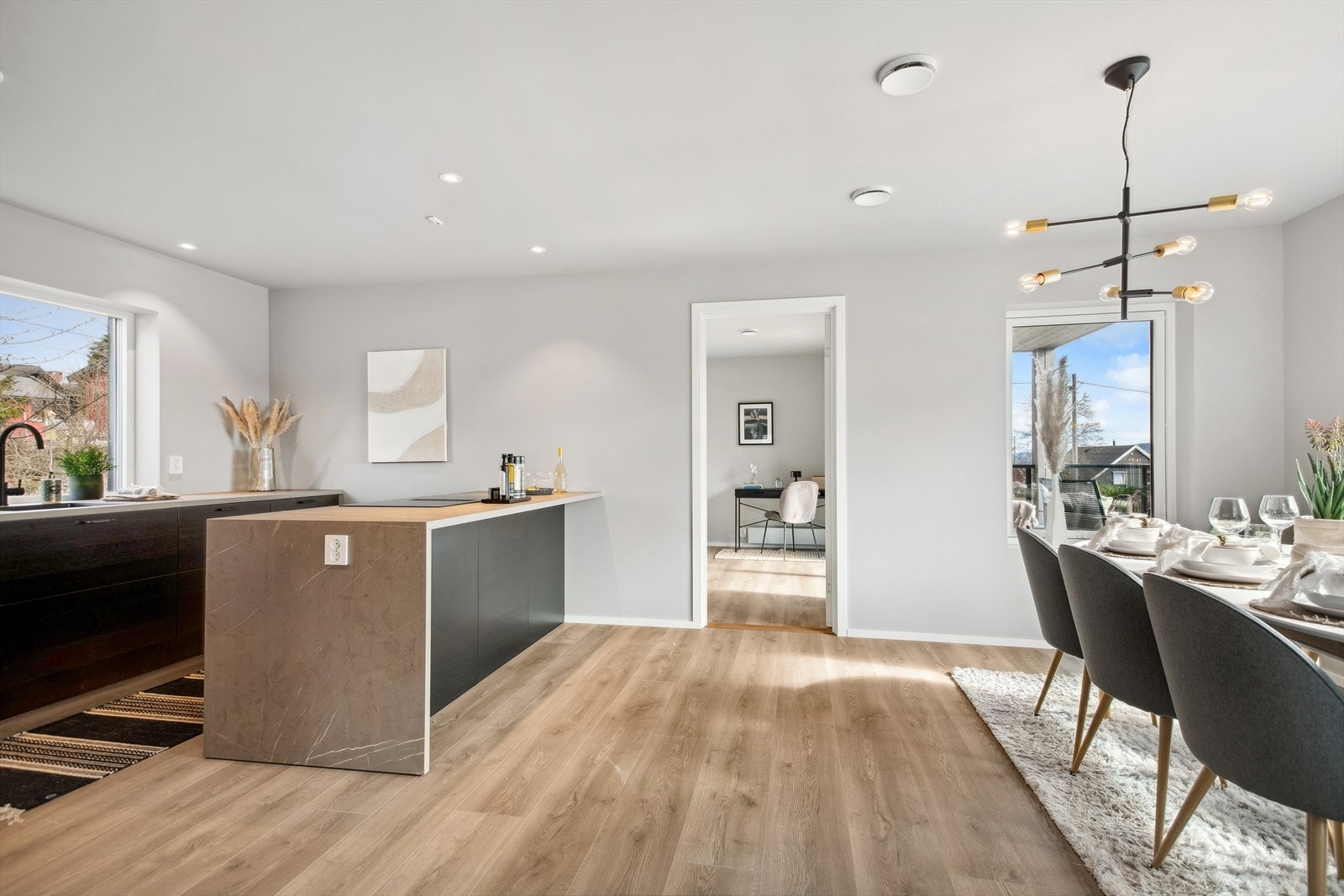 Kjøkkenøya gir rom for barkrakker dersom det er ønskelig. Galleribilde