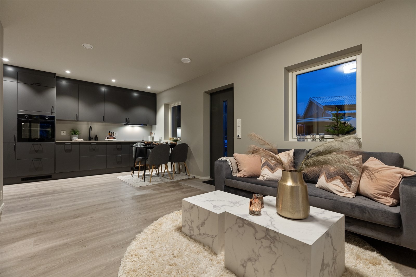 Boligen har hybel med lekkert kjøkken, stue, soverom og bod. Galleribilde