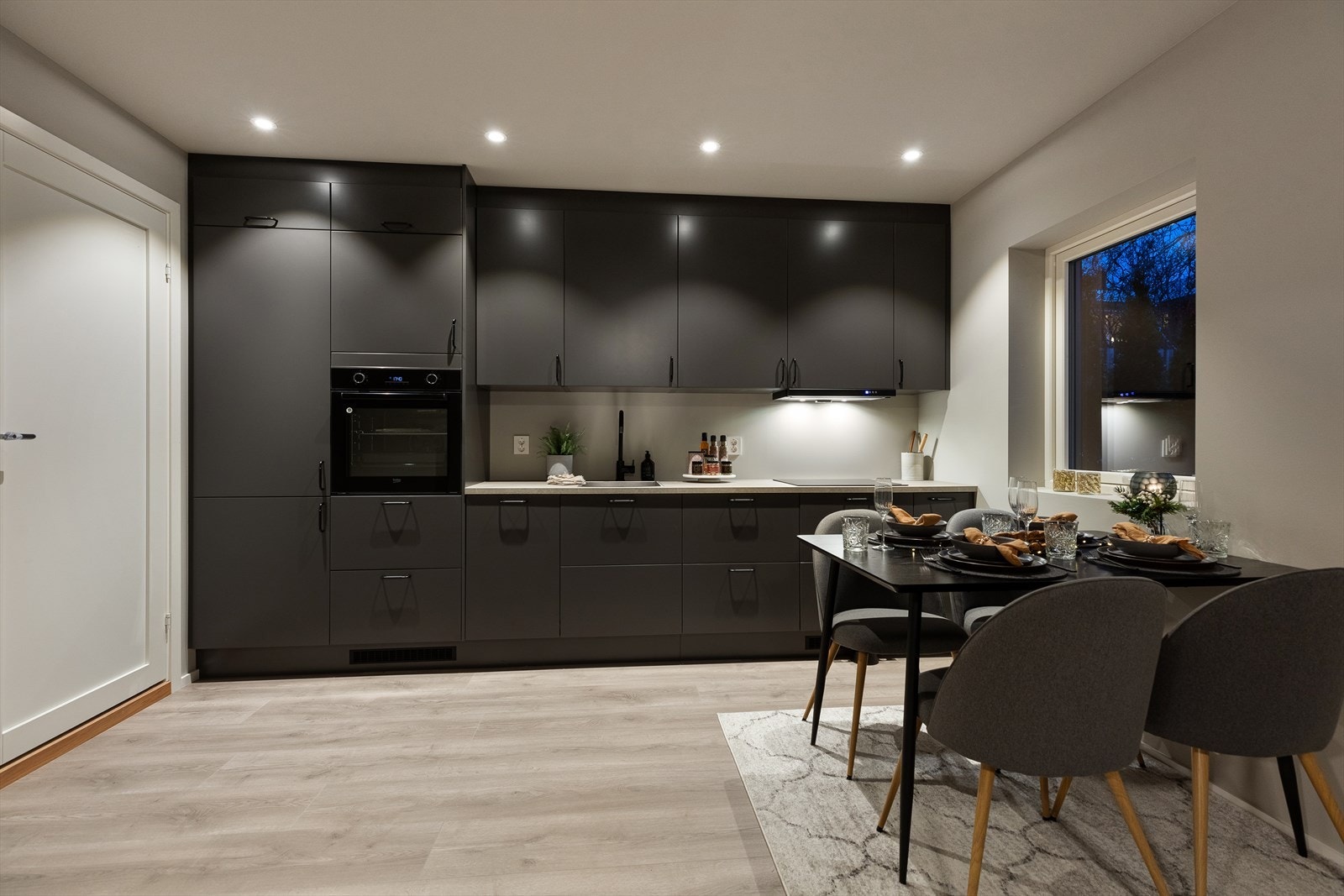 Hybelen har også lekkert kjøkken fra Epoq. Galleribilde